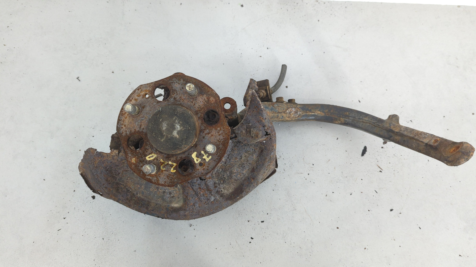 Кулак поворотный задний правый