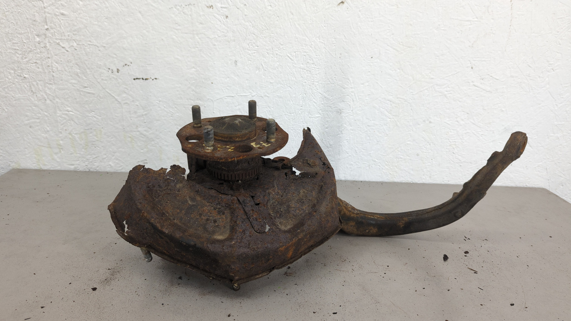 Кулак поворотный задний правый