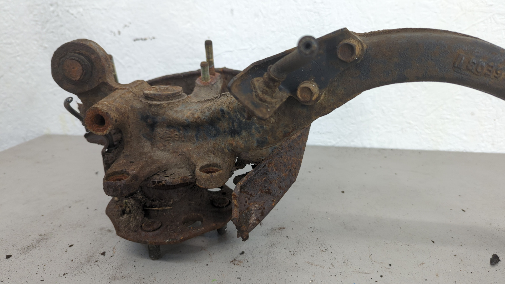 Кулак поворотный задний правый