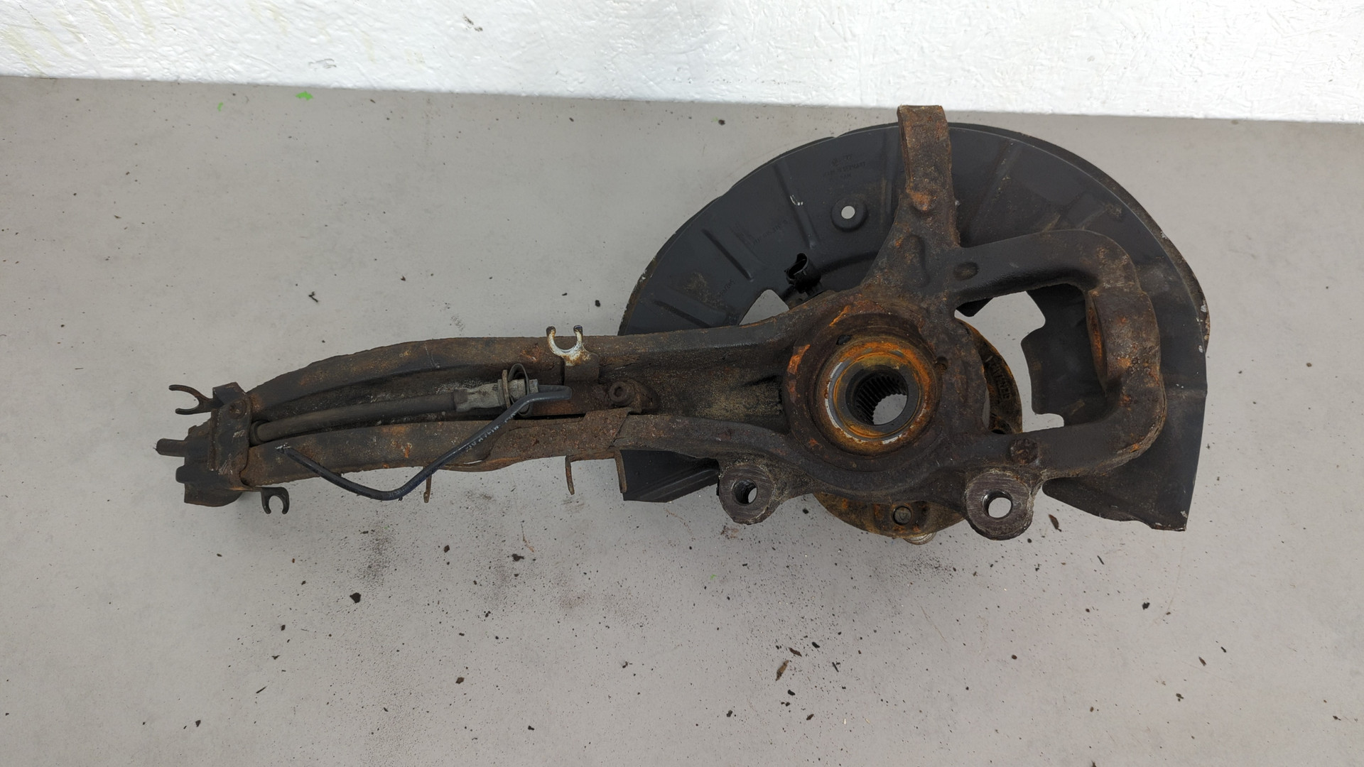 Кулак поворотный передний правый