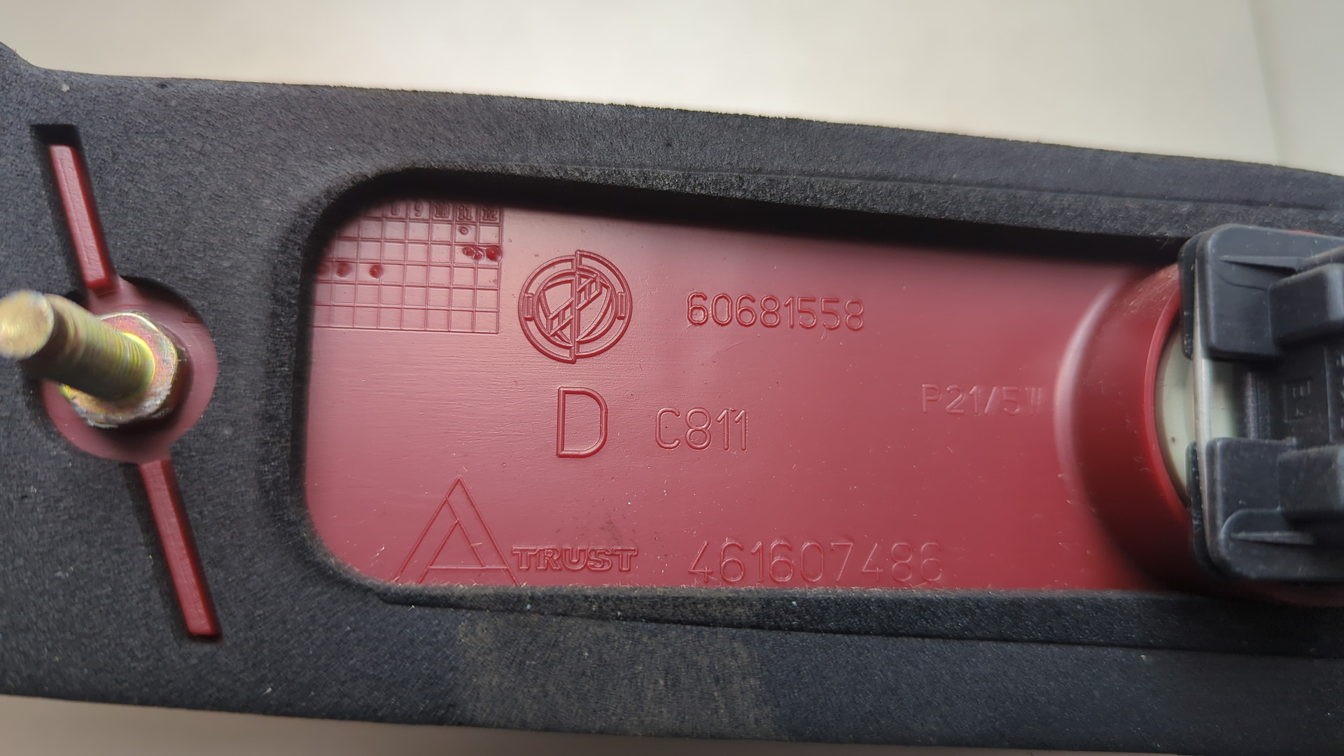 Фонарь задний правый