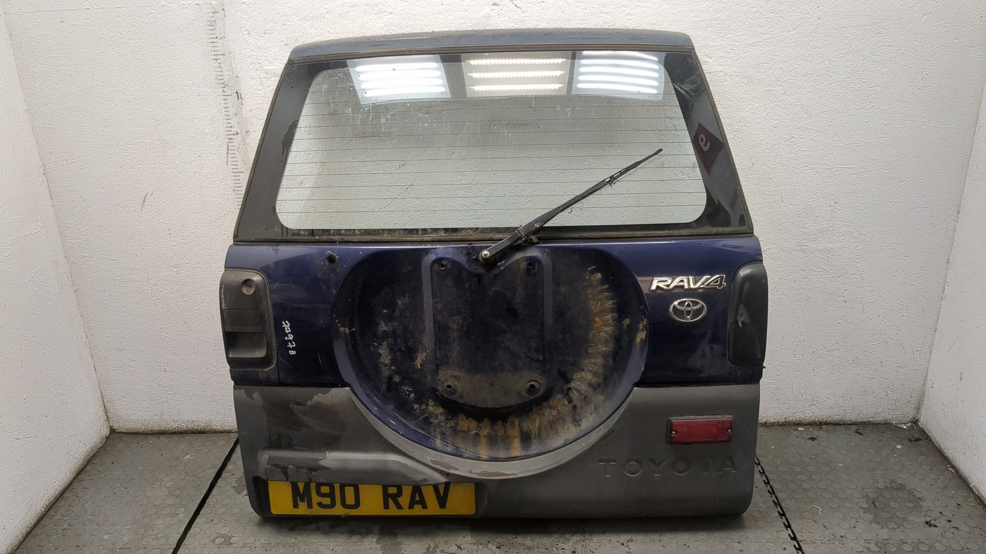 Дверь багажника