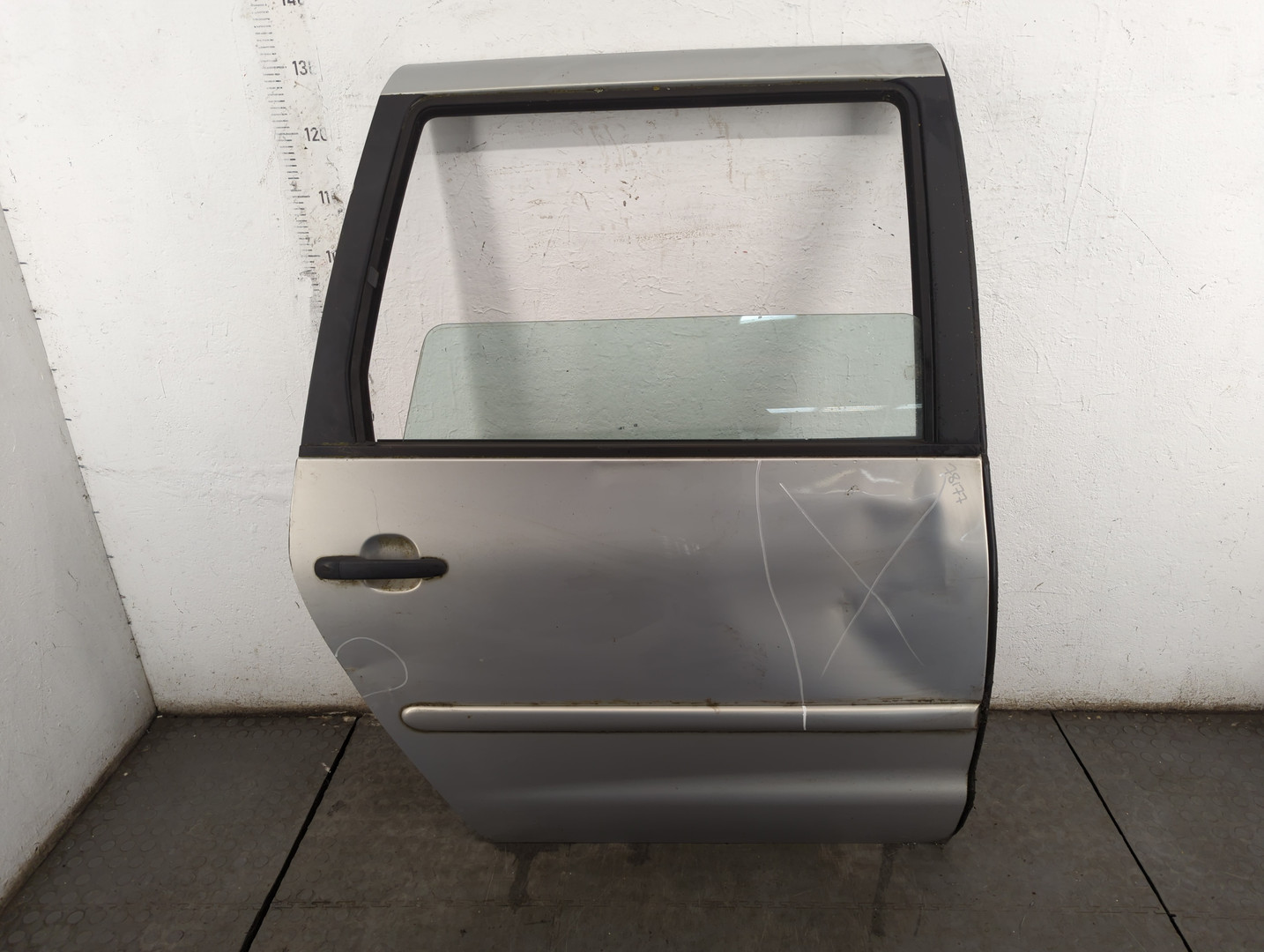 Дверь задняя правая