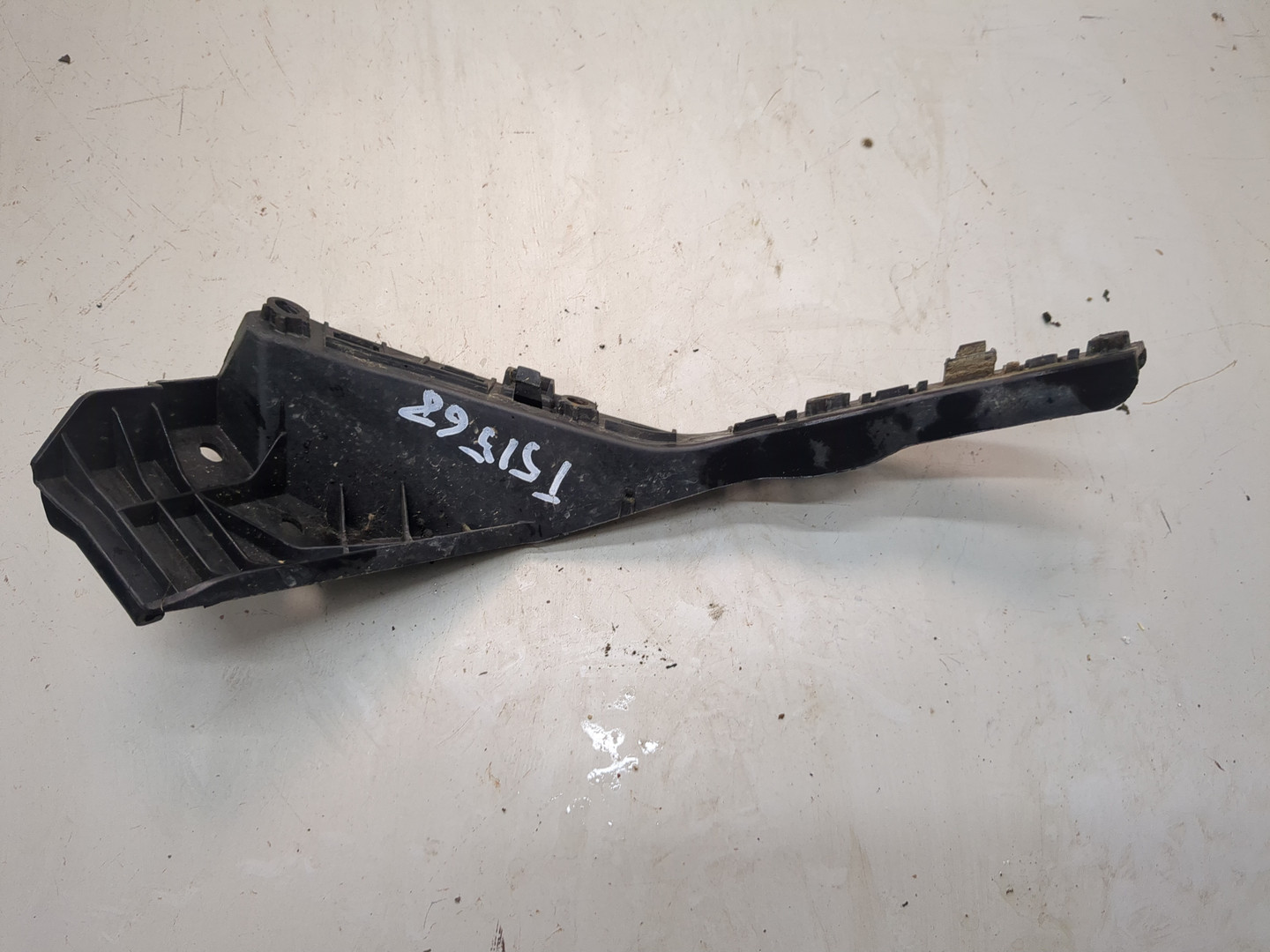 Кронштейн переднего бампера правый