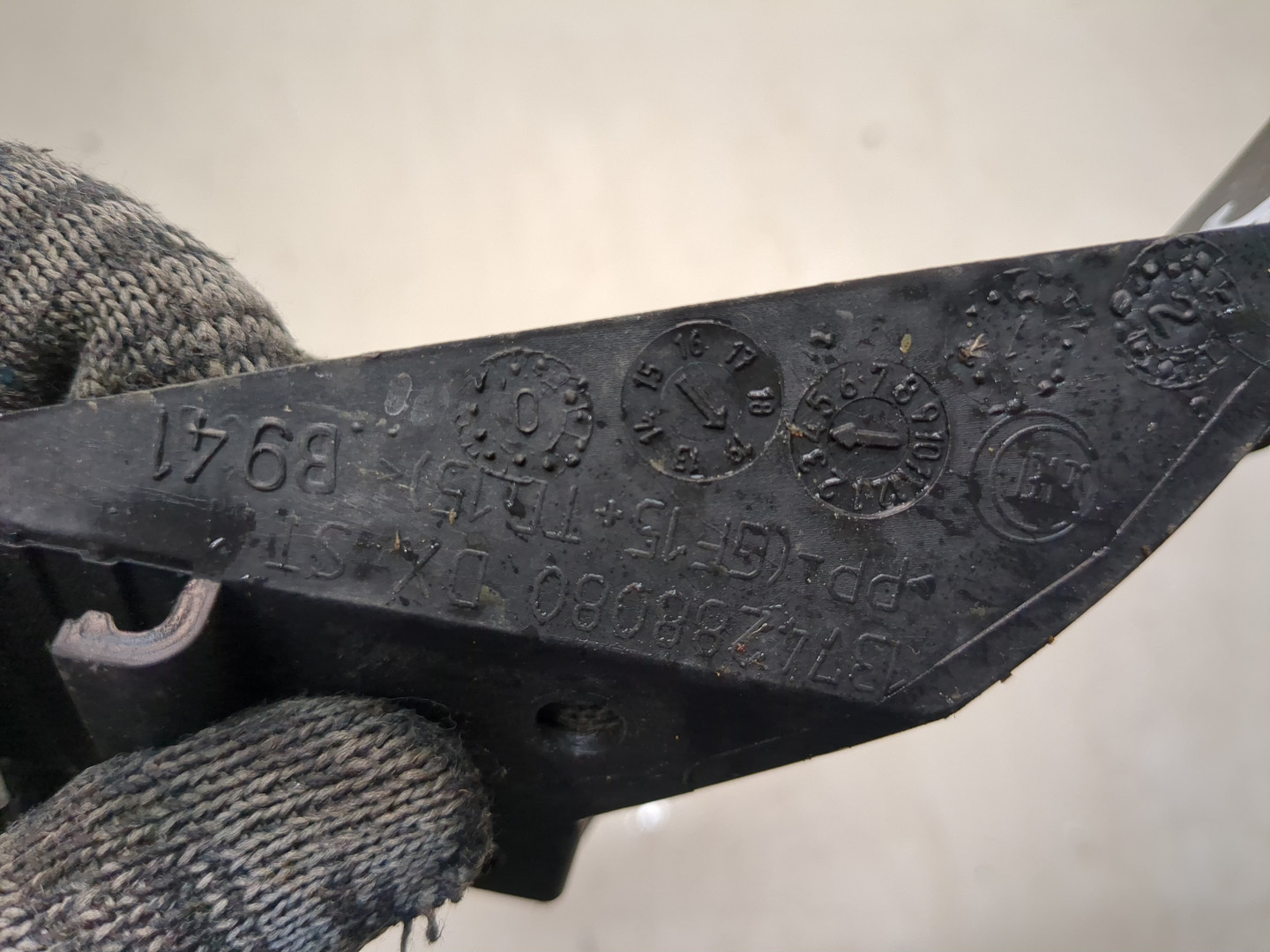 Кронштейн переднего бампера правый