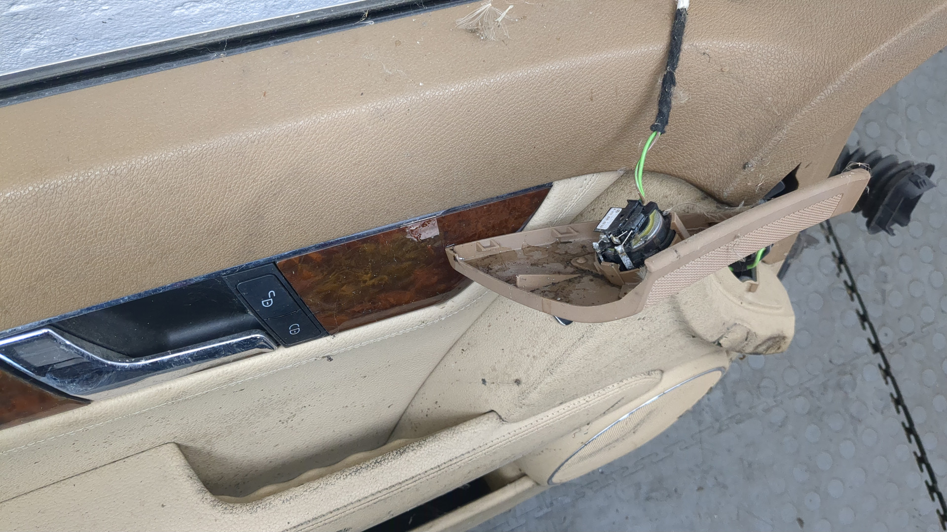 Дверь передняя левая