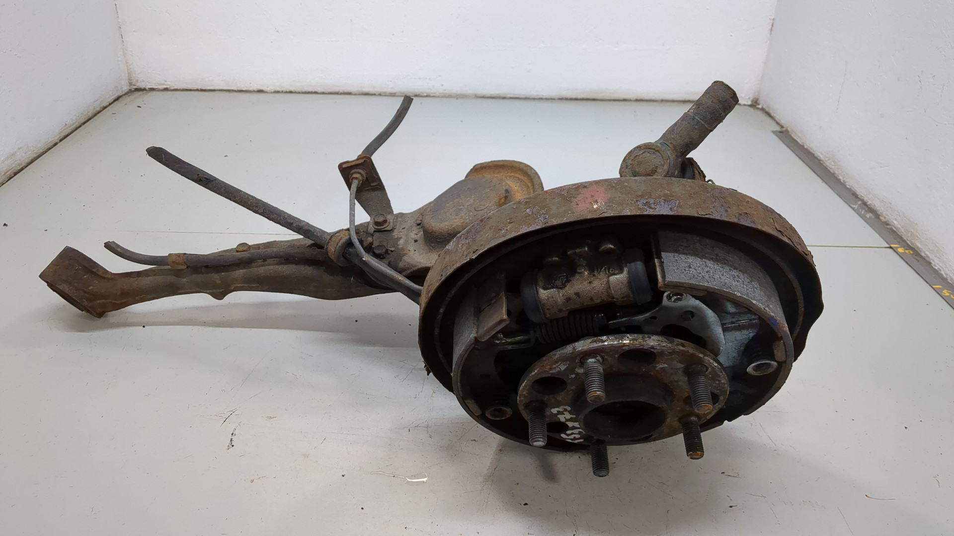 Кулак поворотный задний левый