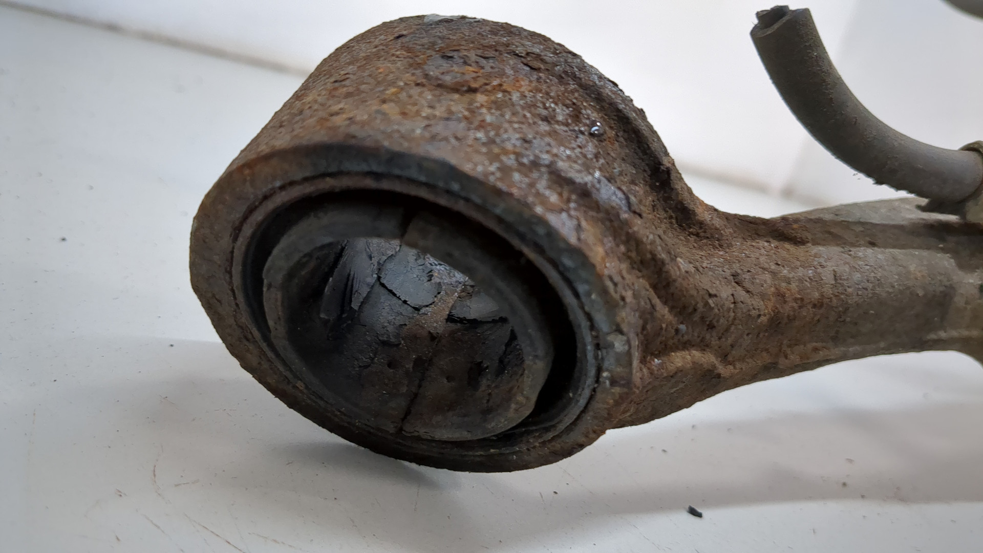 Кулак поворотный задний левый