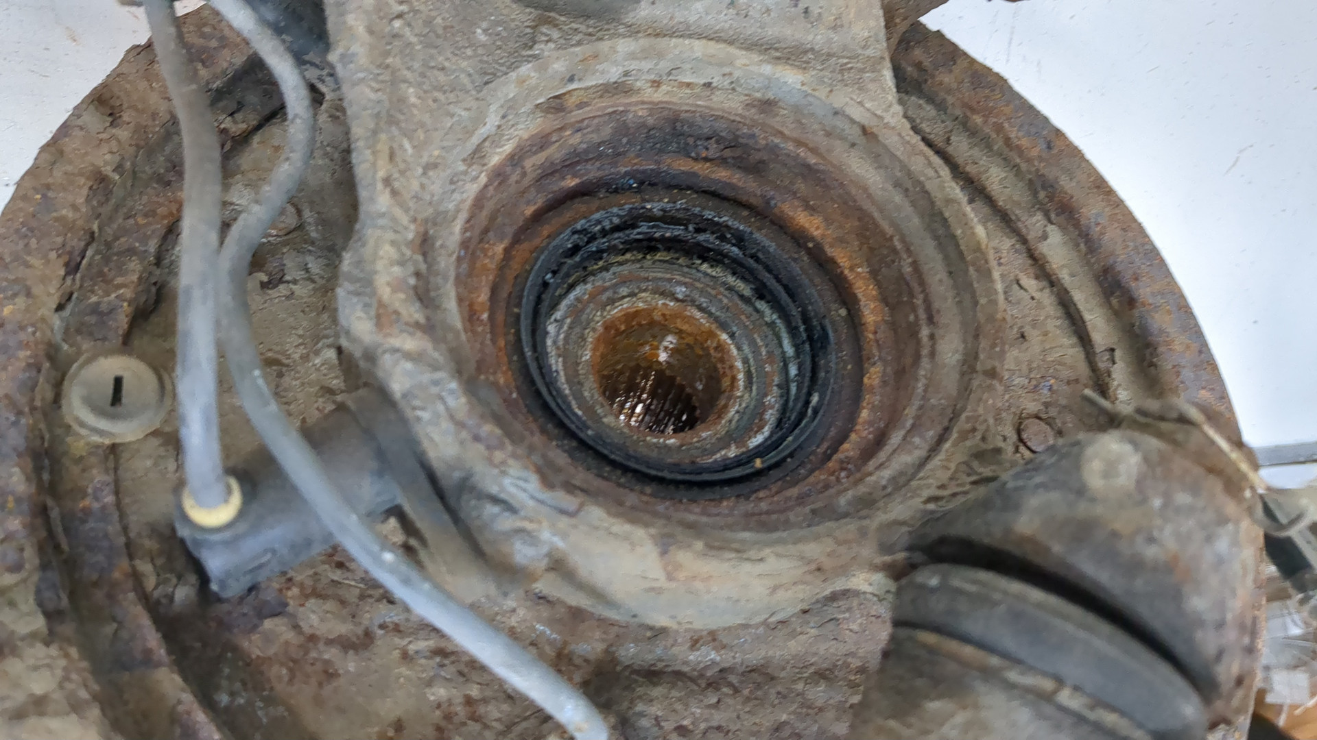 Кулак поворотный задний левый