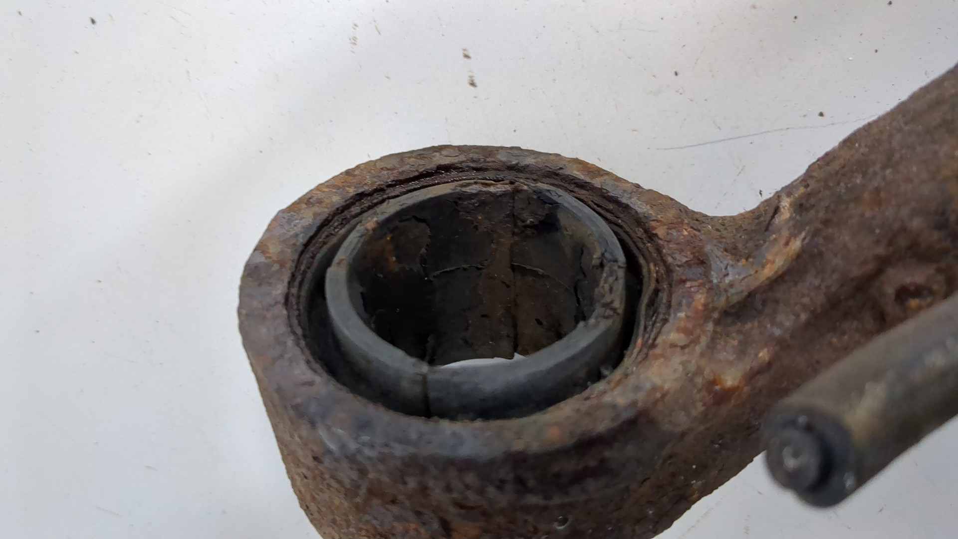 Кулак поворотный задний левый