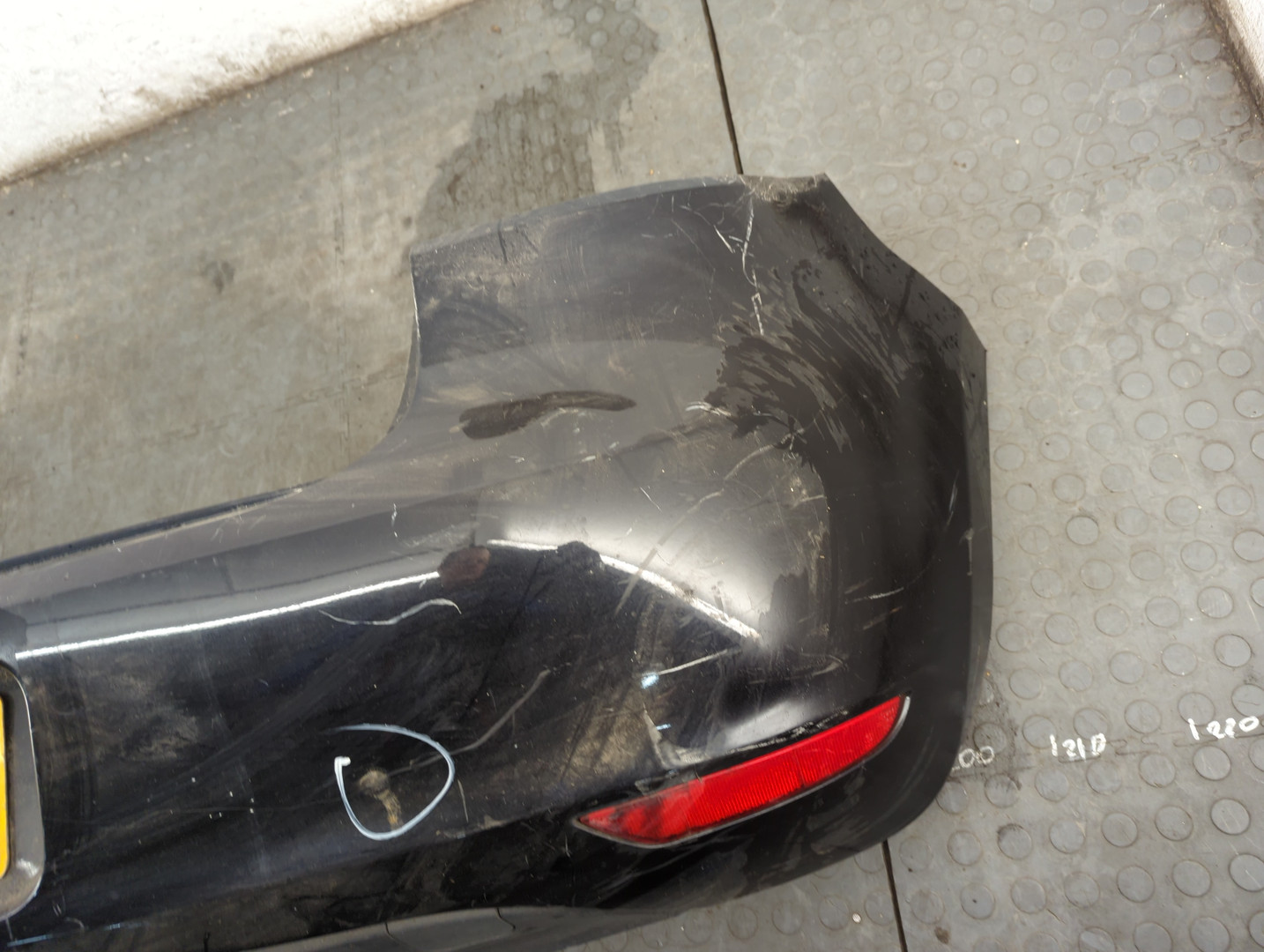 Бампер задний