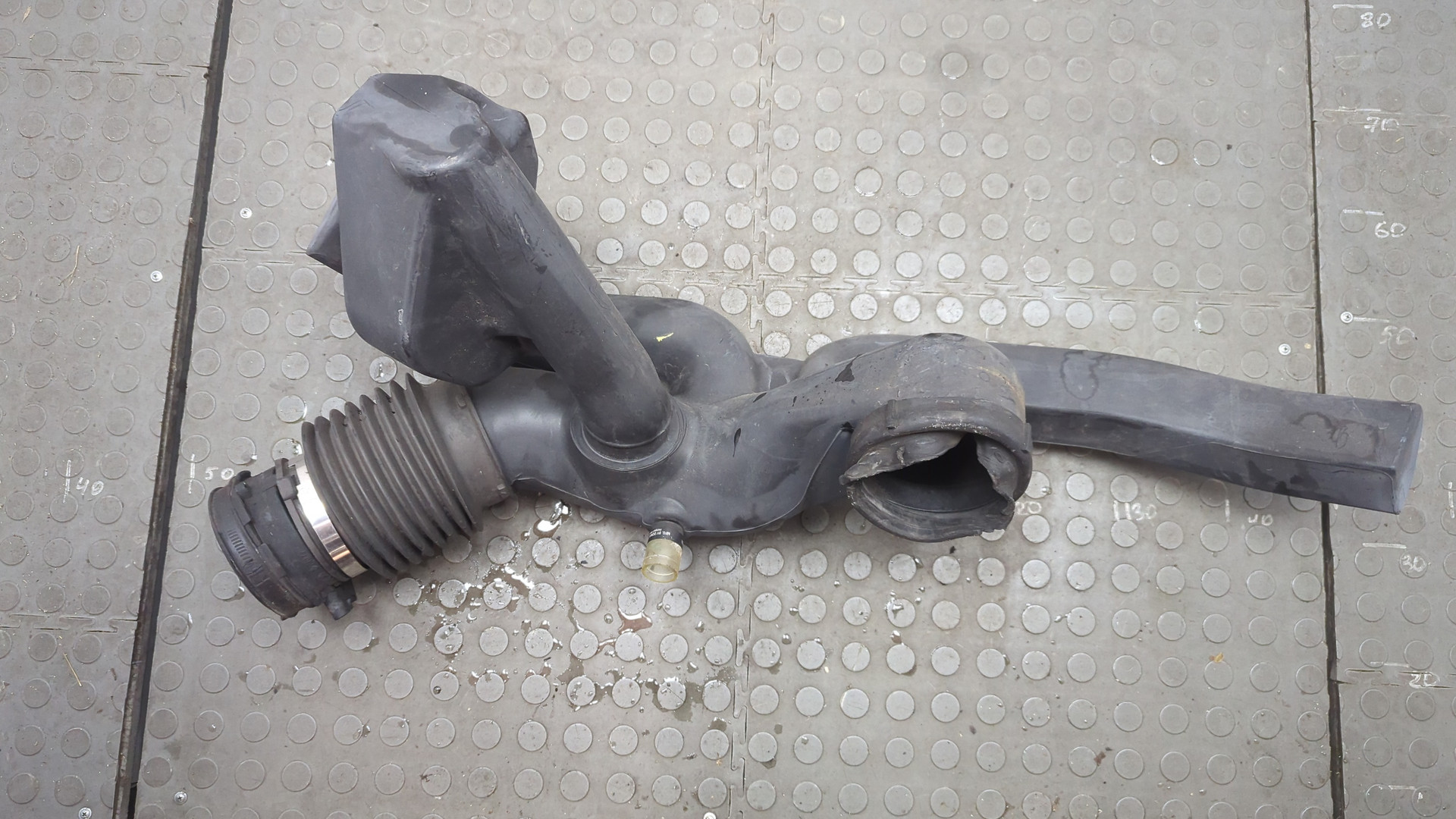 Патрубок воздушного фильтра