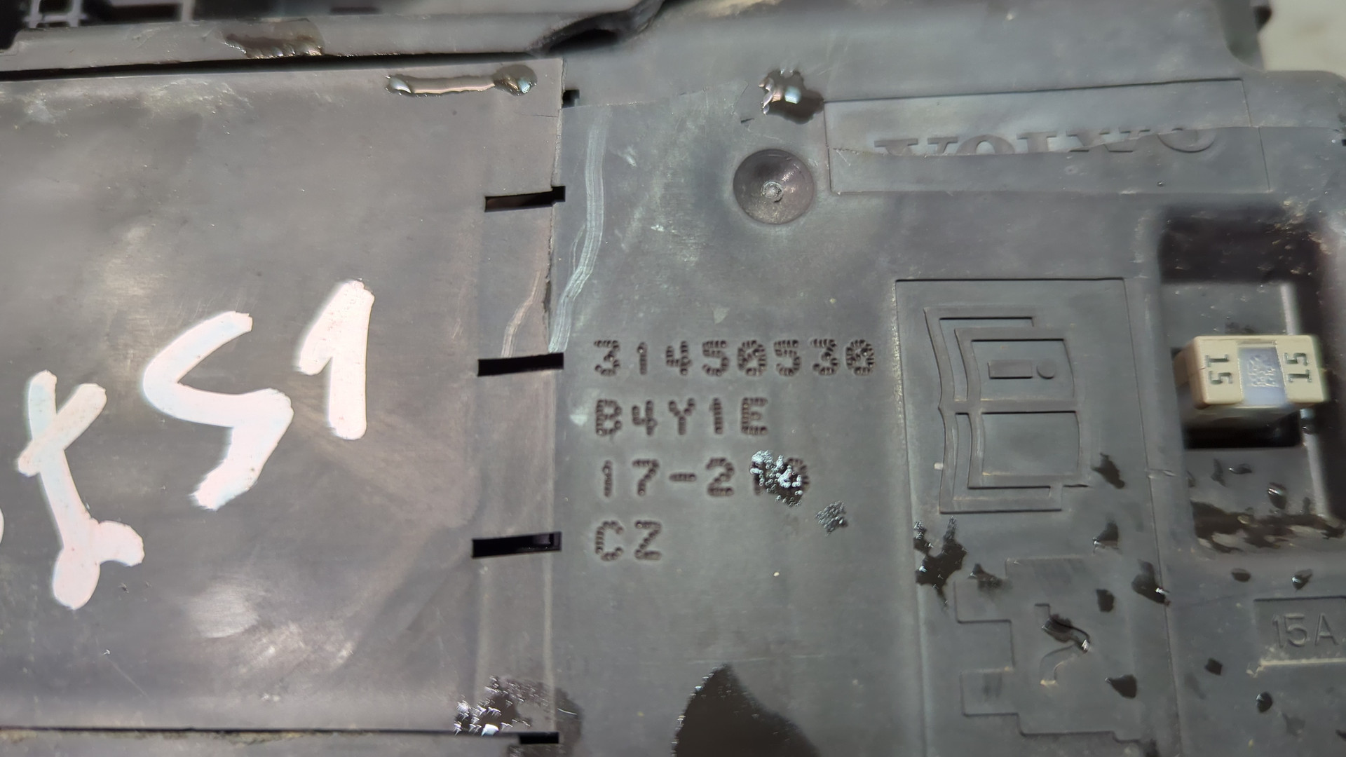 Клемма аккумулятора -