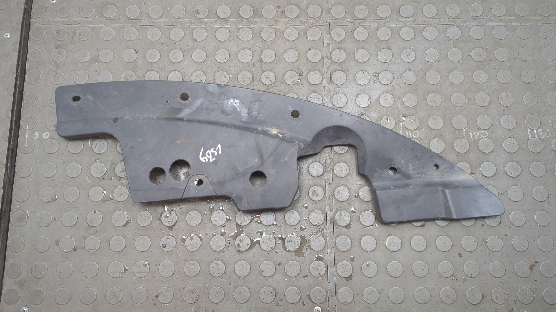 Кожух замка капота