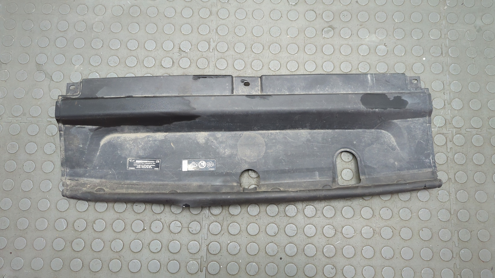 Кожух замка капота