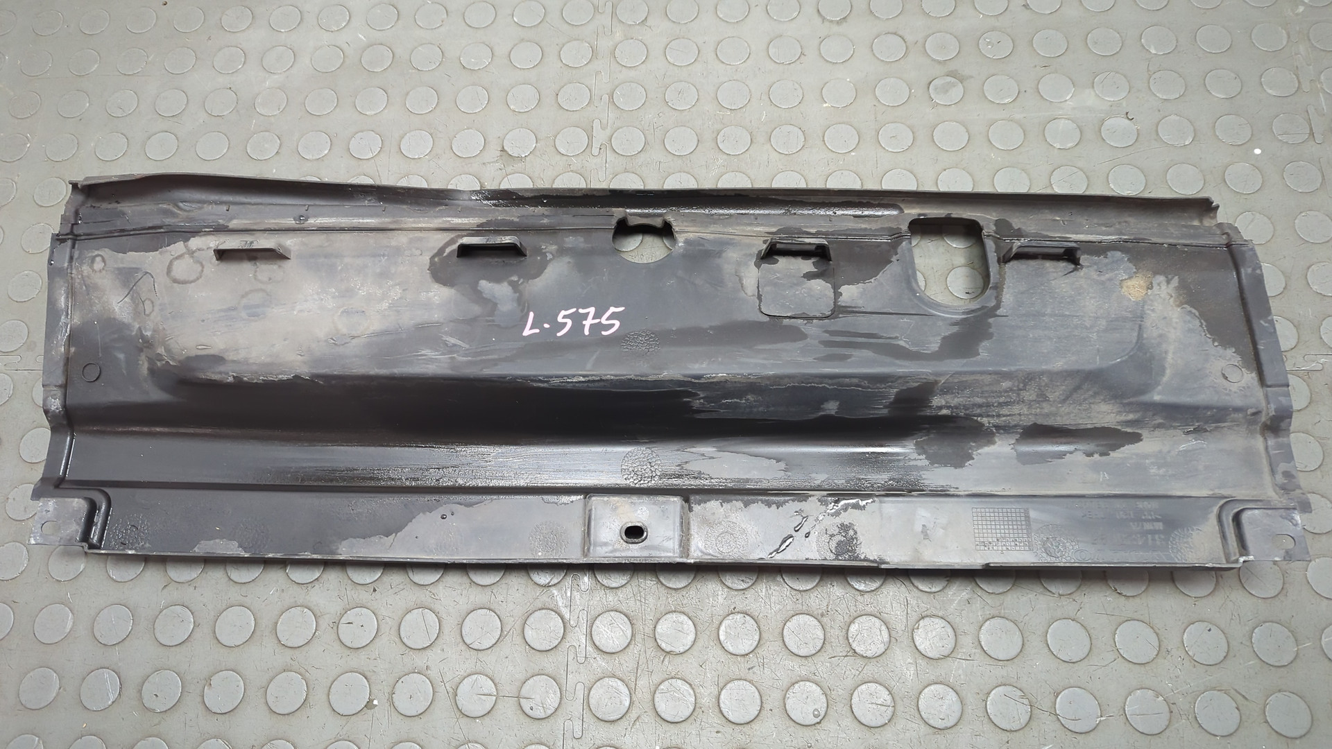 Кожух замка капота