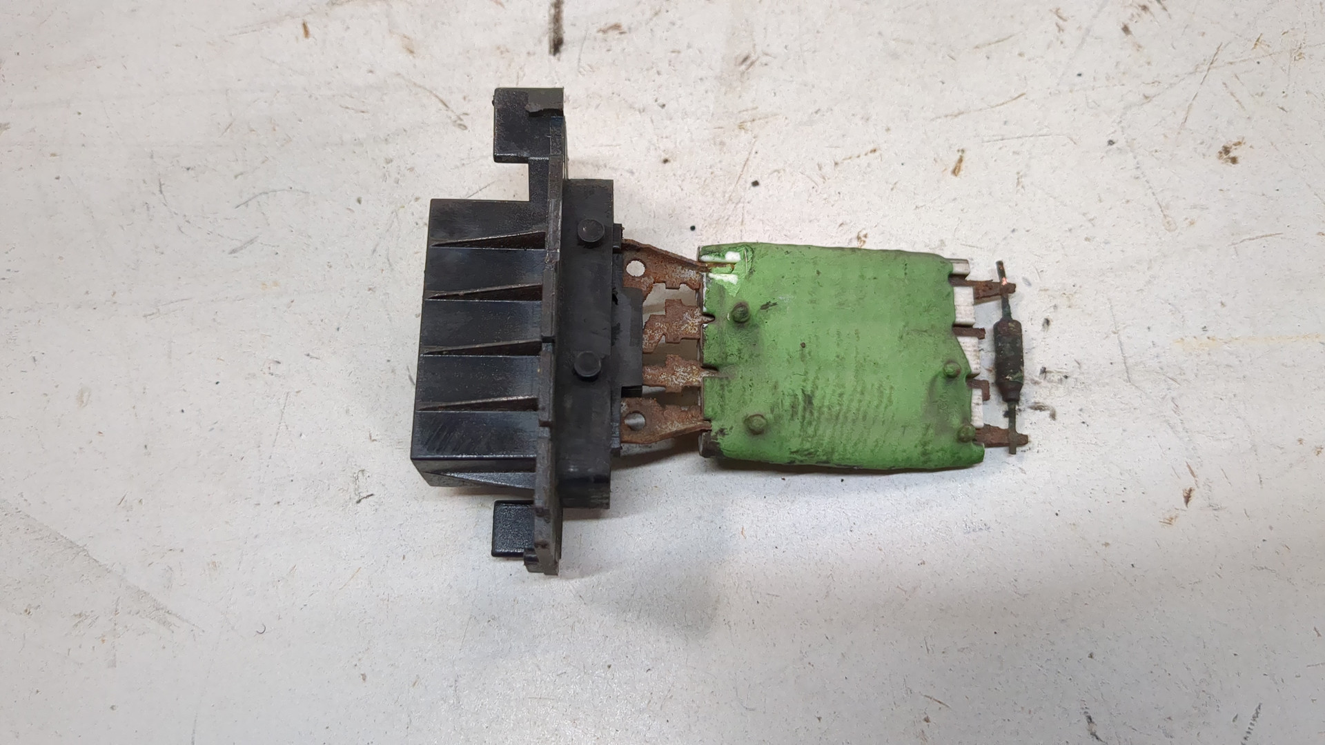 Резистор отопителя