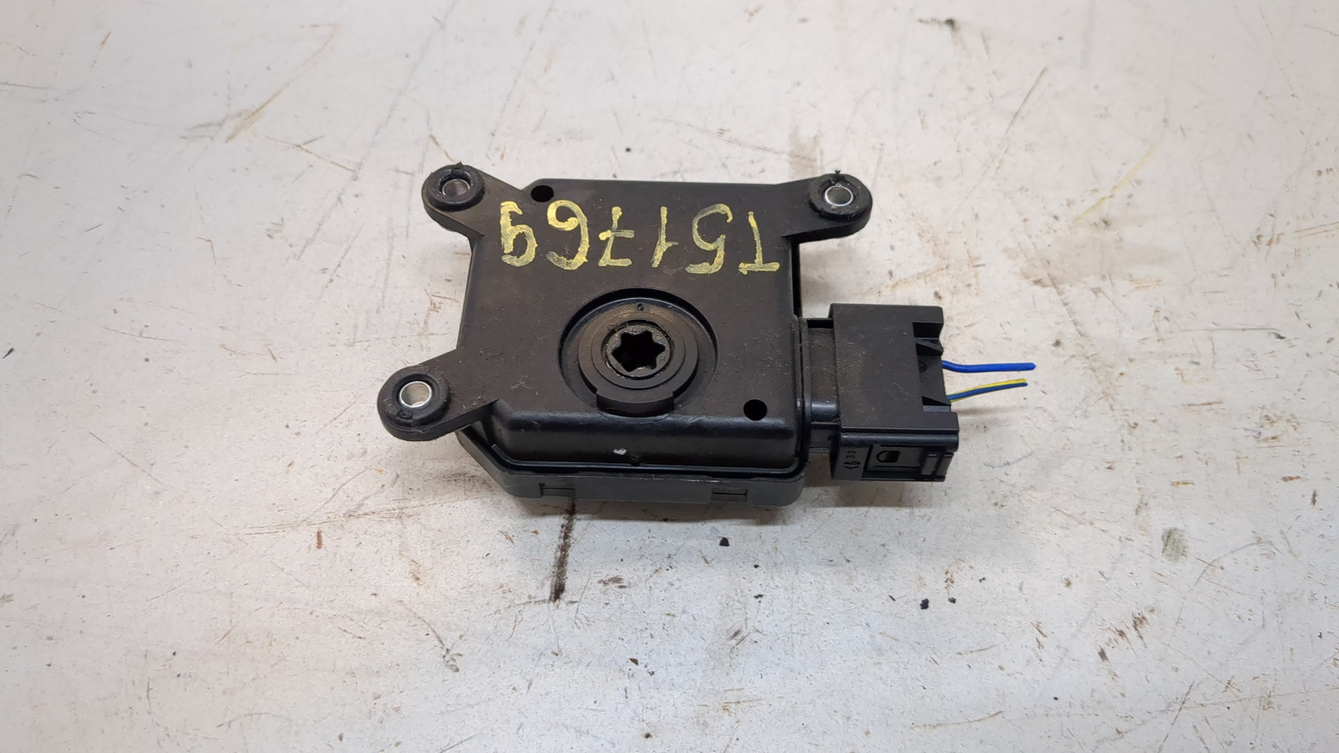 Моторчик заслонки печки