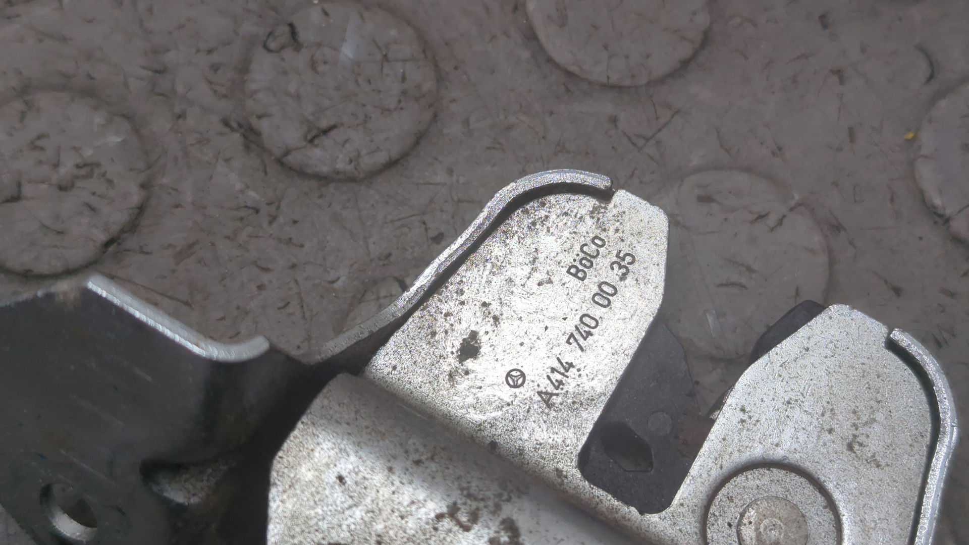 Замок багажника