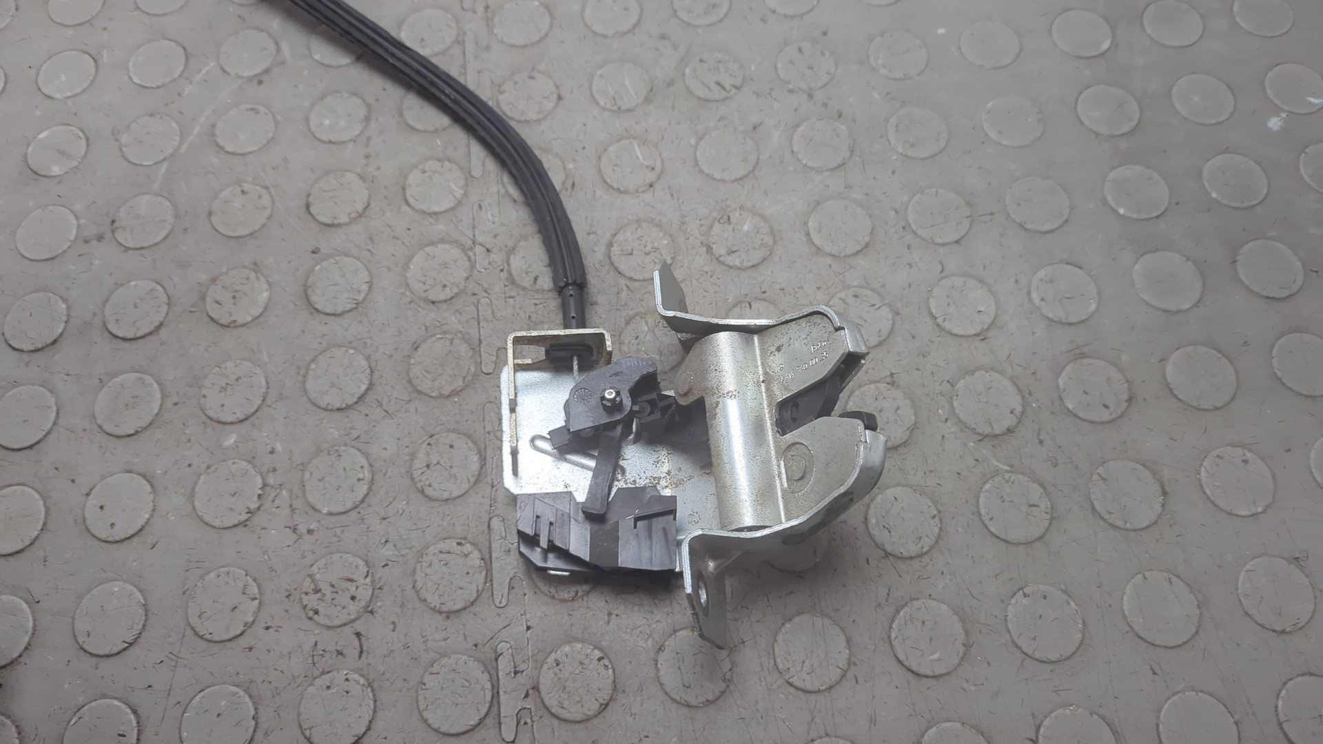 Замок багажника