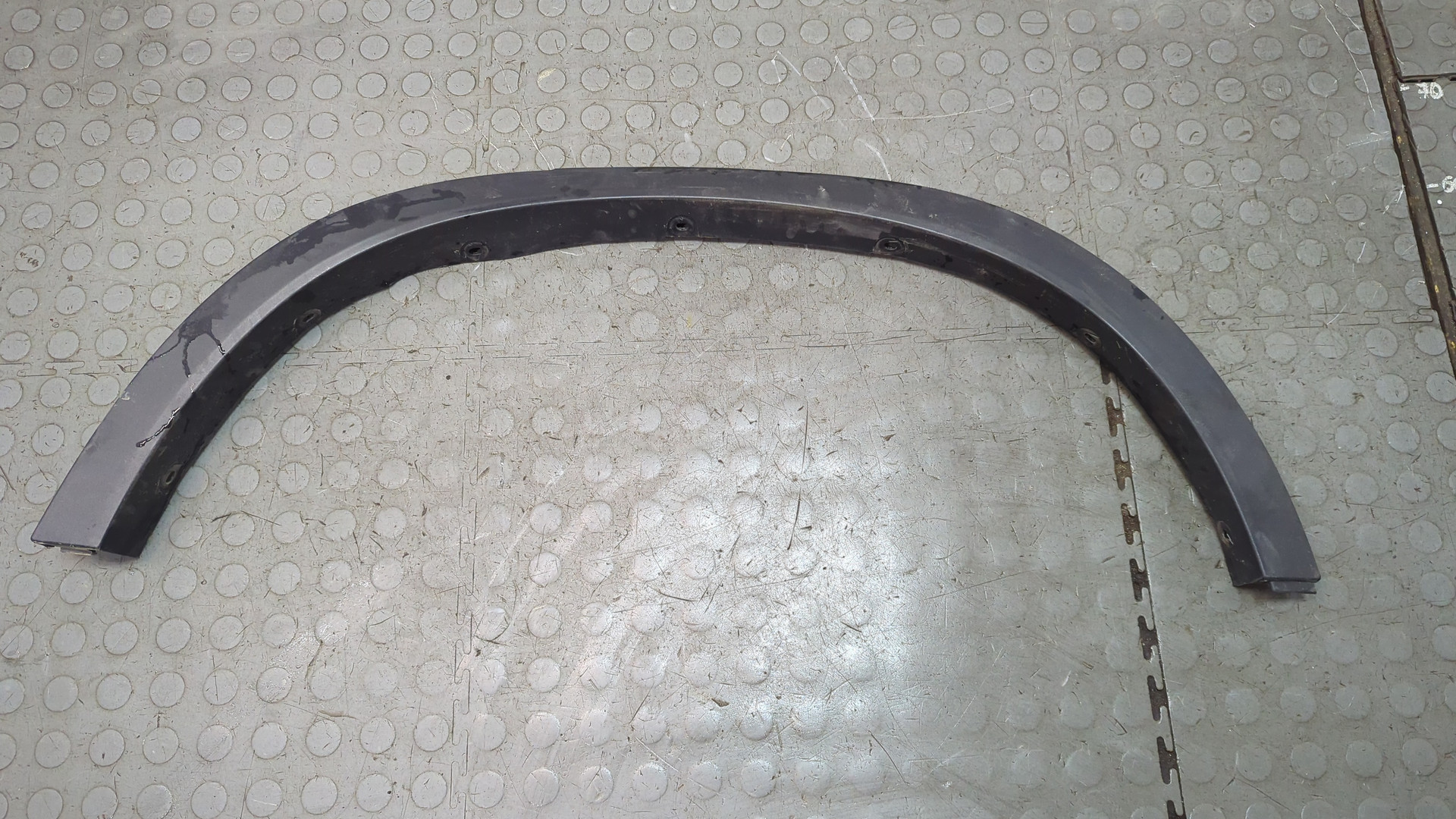 Накладка заднего крыла левого