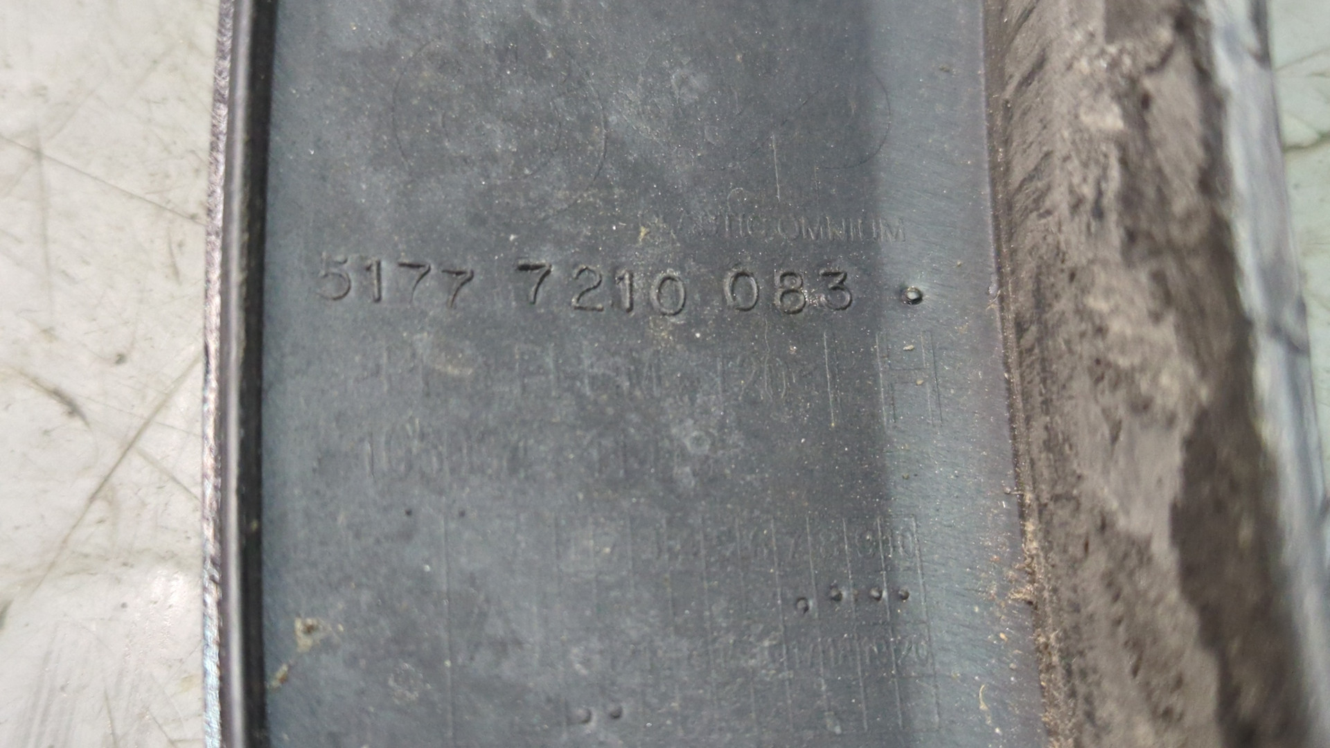 Накладка заднего крыла левого