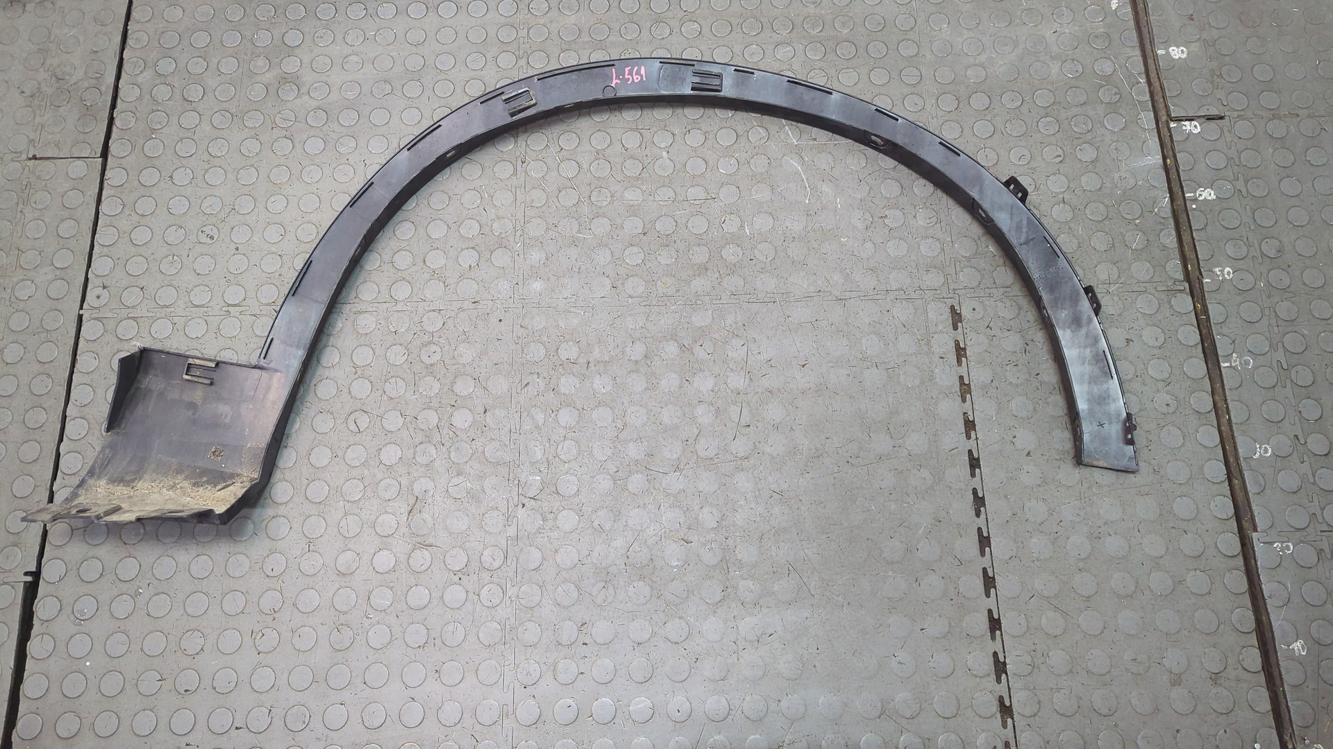 Накладка переднего крыла левого