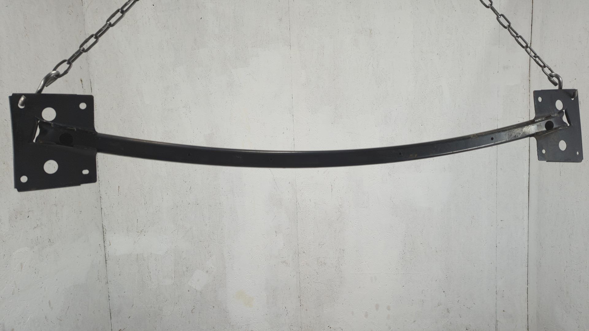 Усилитель переднего бампера