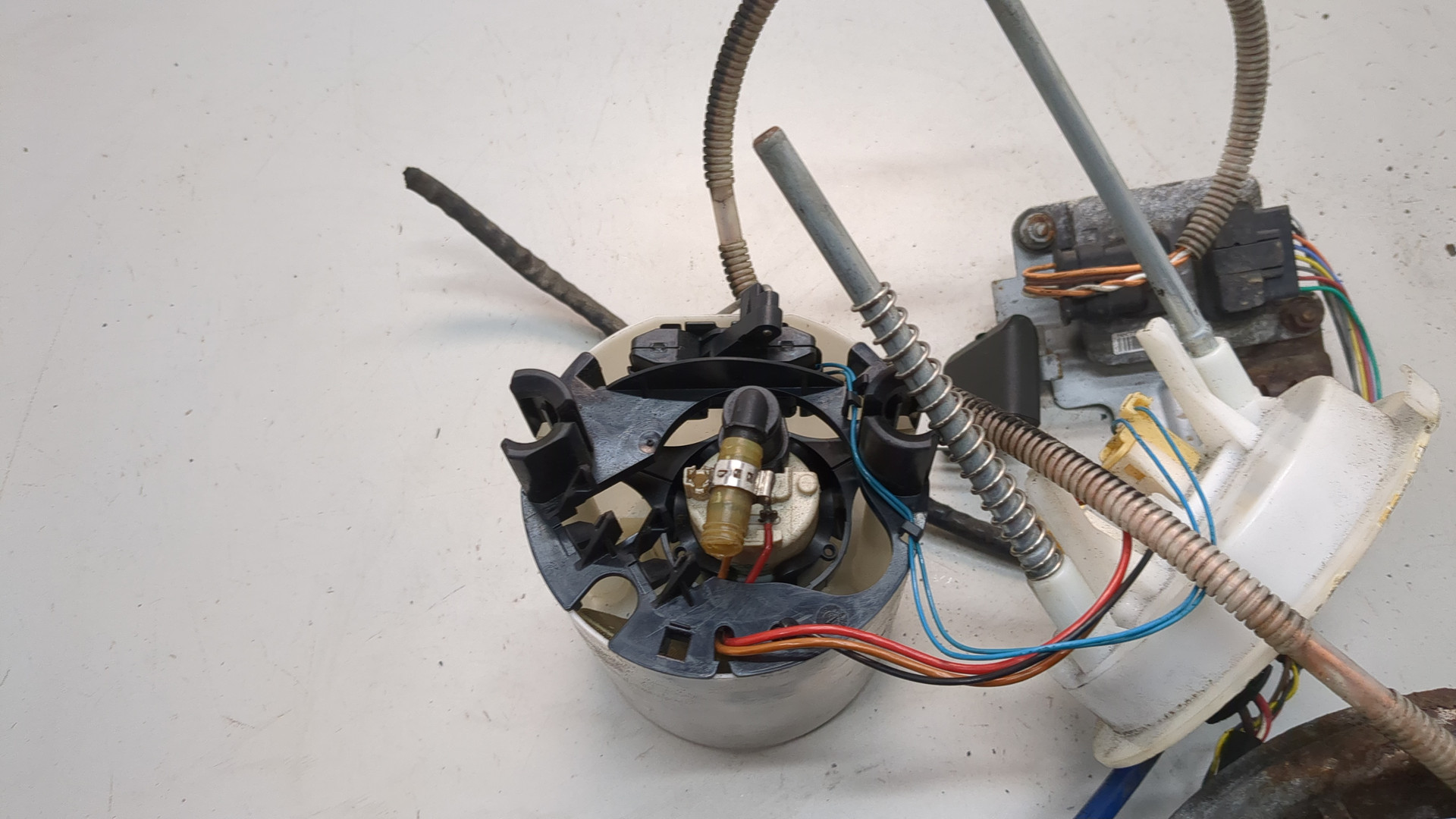 Насос топливный электрический