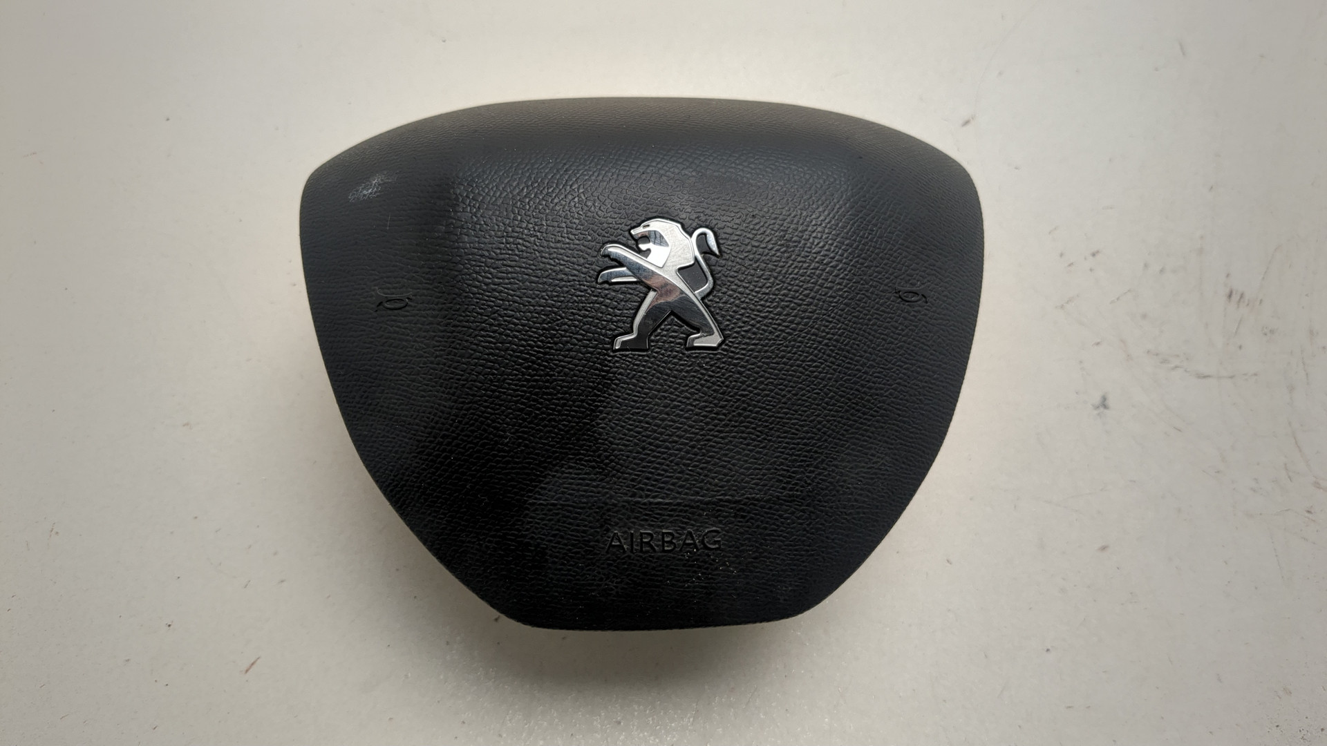 Подушка безопасности в рулевое колесо