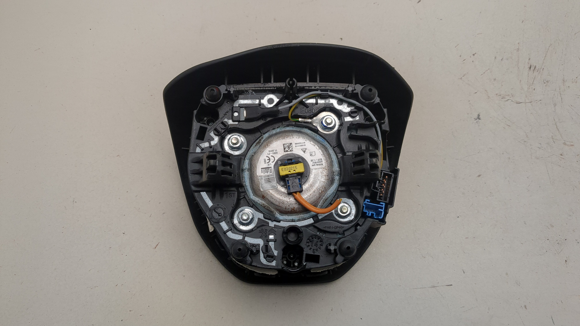 Подушка безопасности в рулевое колесо