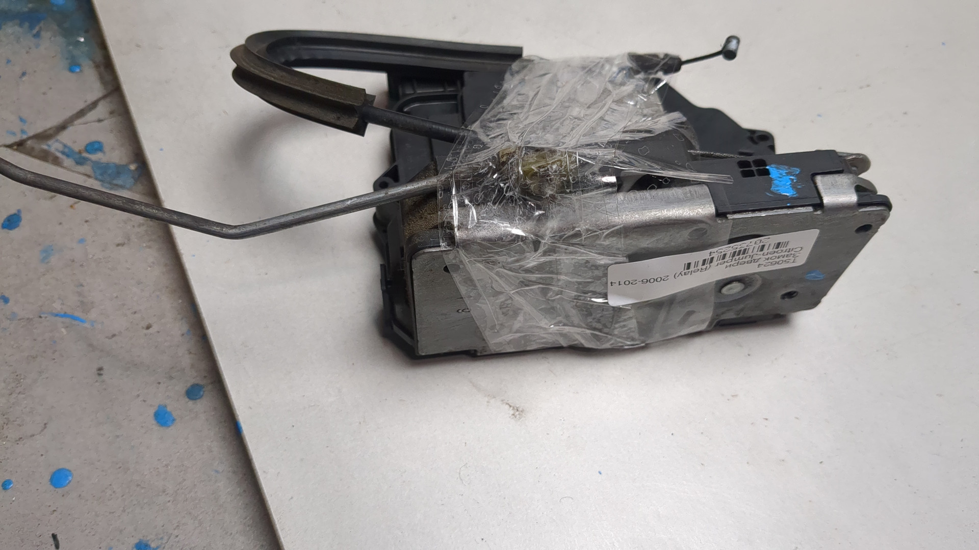 Замок двери передней правой