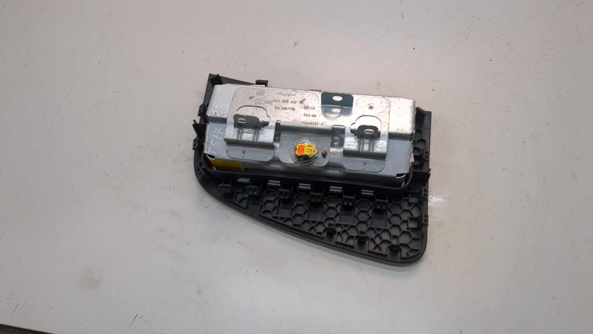 Подушка безопасности пассажирская (в торпедо)