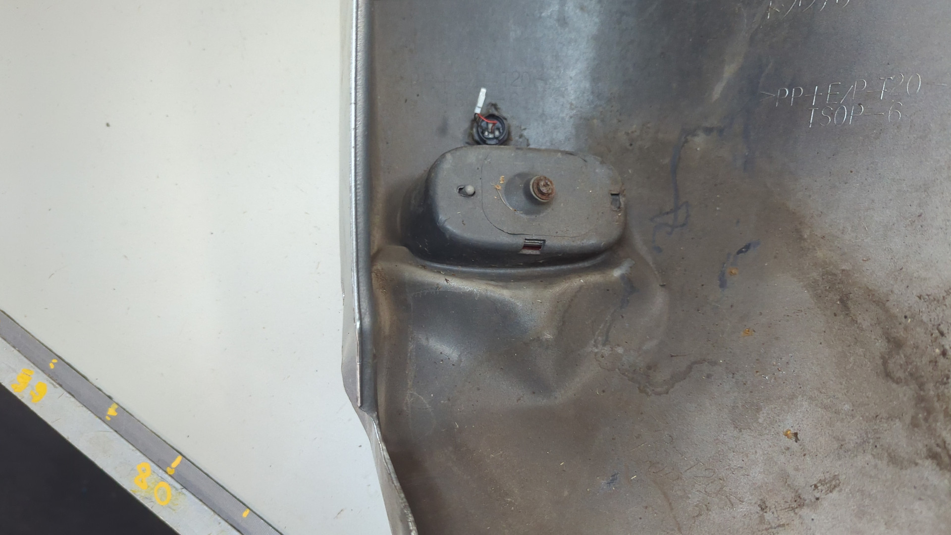 Накладка заднего бампера левая