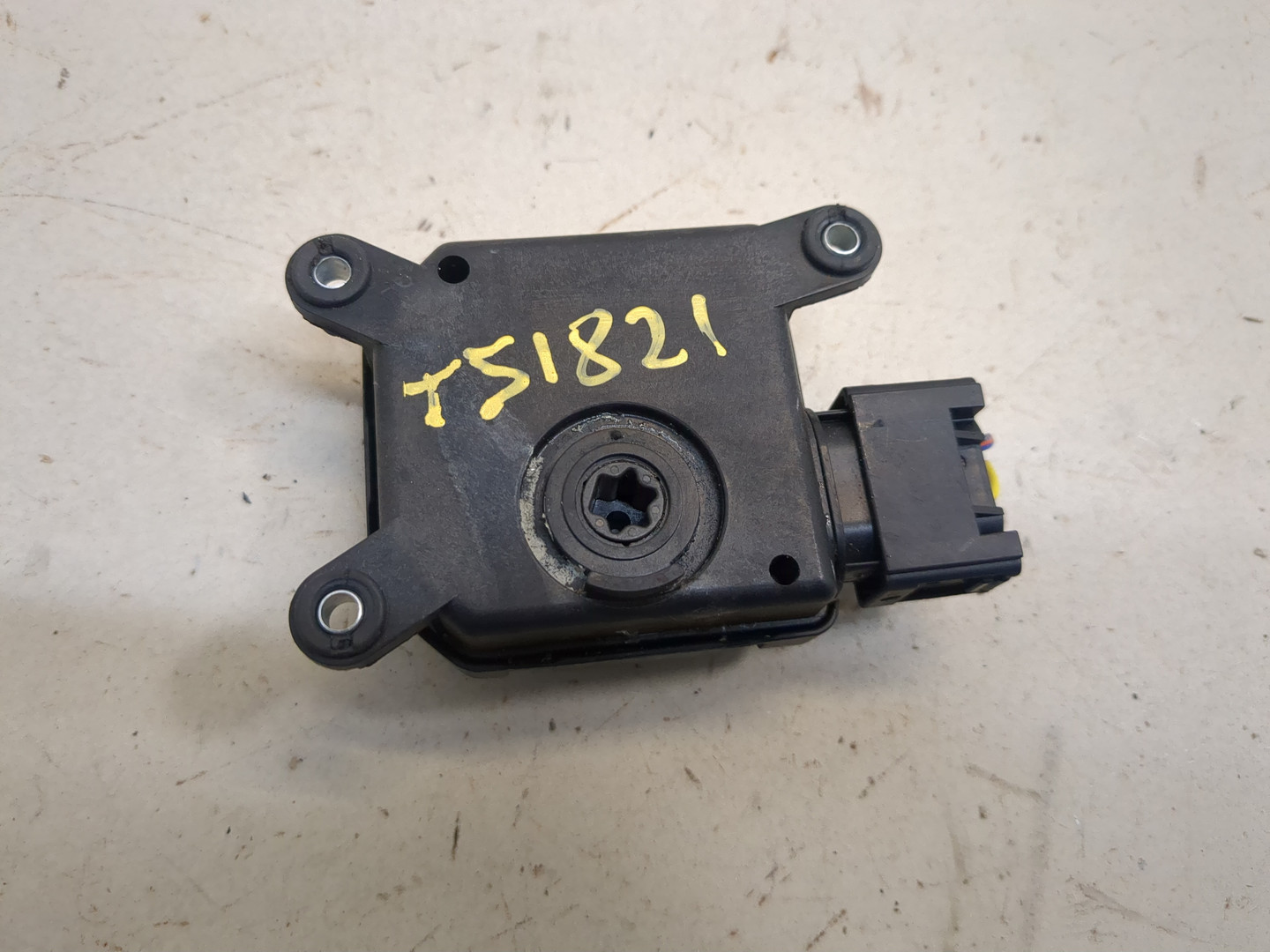 Моторчик заслонки печки