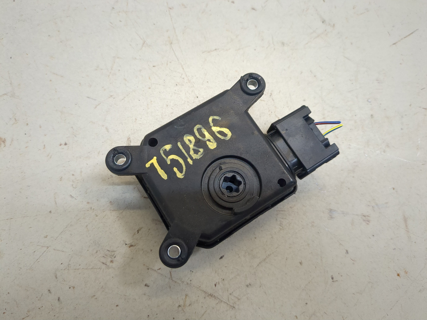 Моторчик заслонки печки