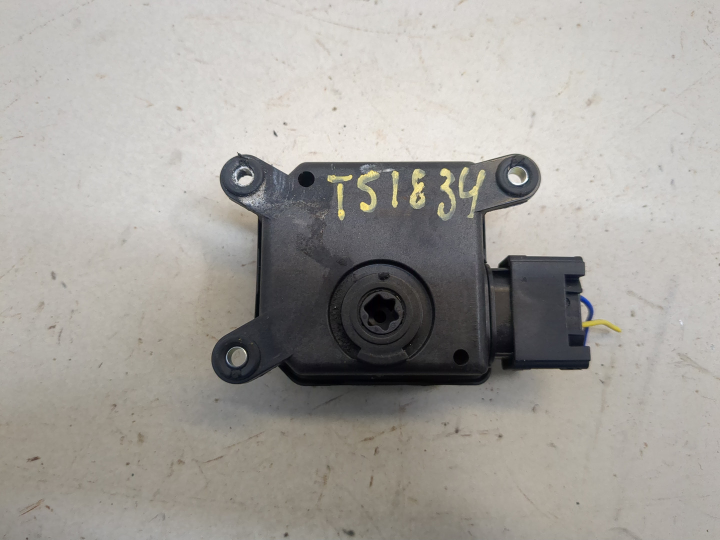 Моторчик заслонки печки