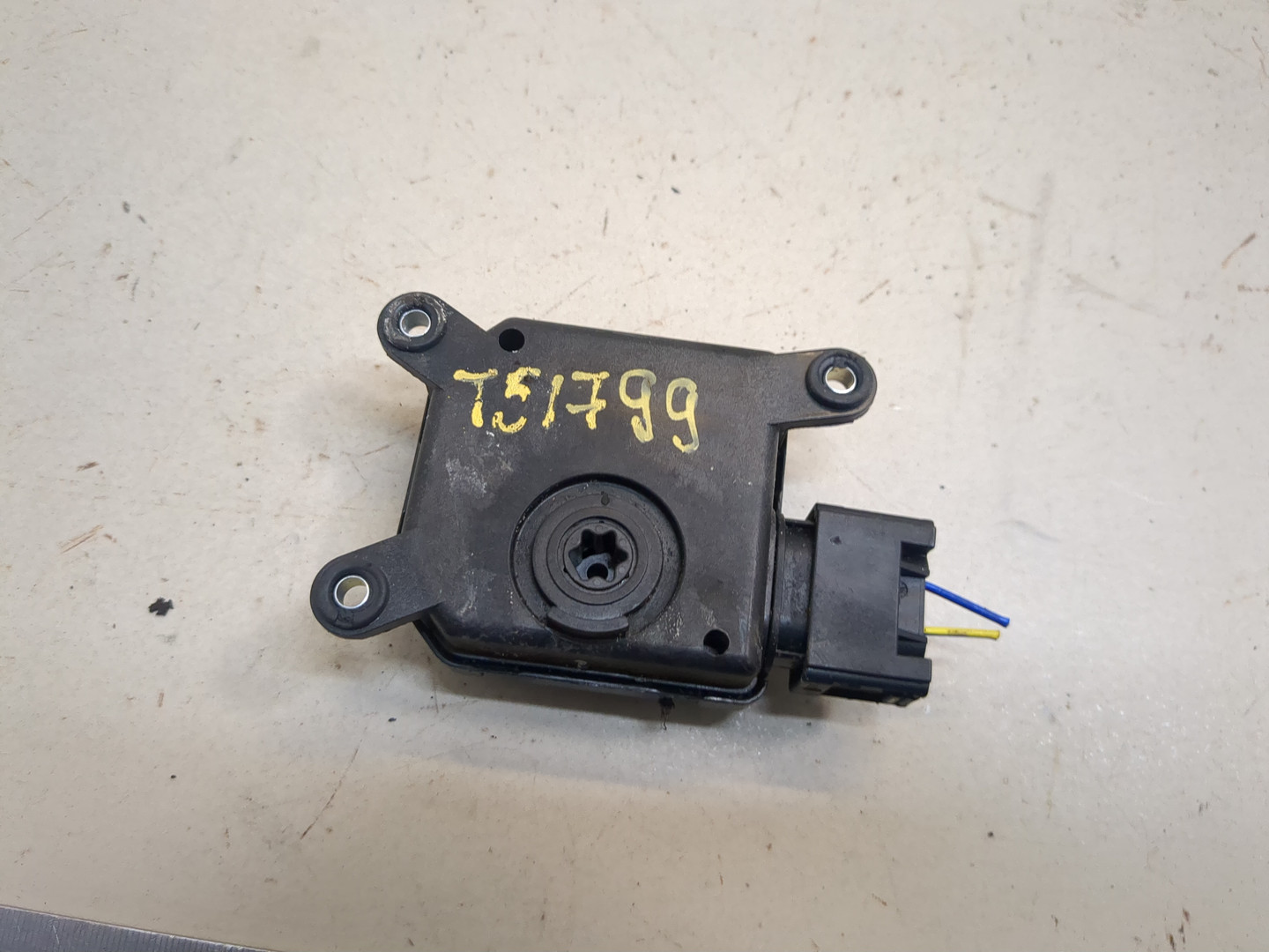 Моторчик заслонки печки