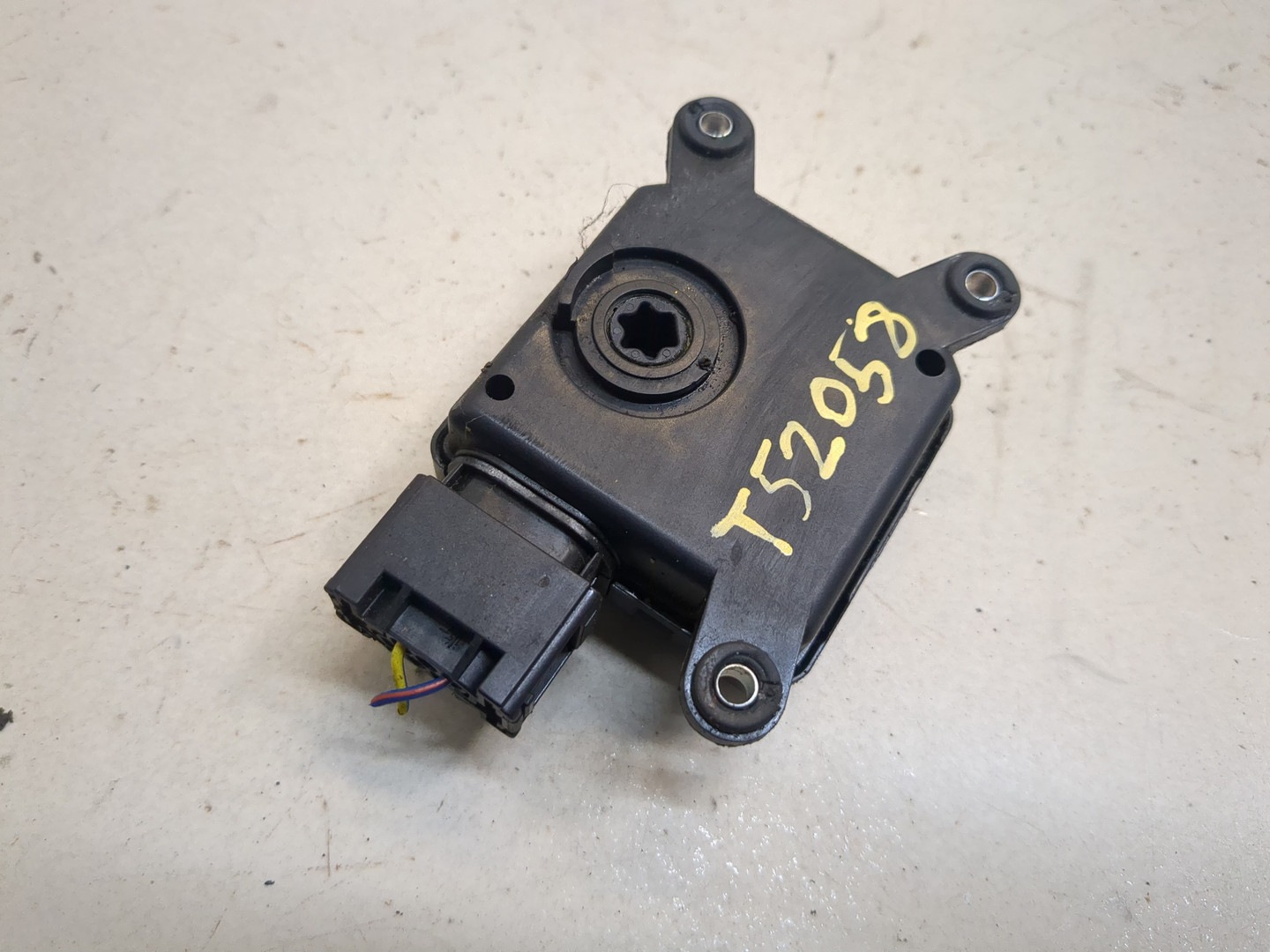 Моторчик заслонки печки