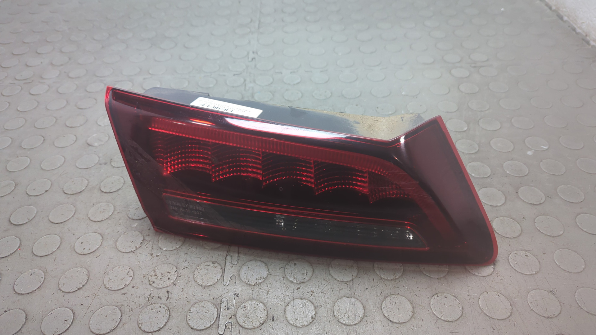 Фонарь задний внутренний левый