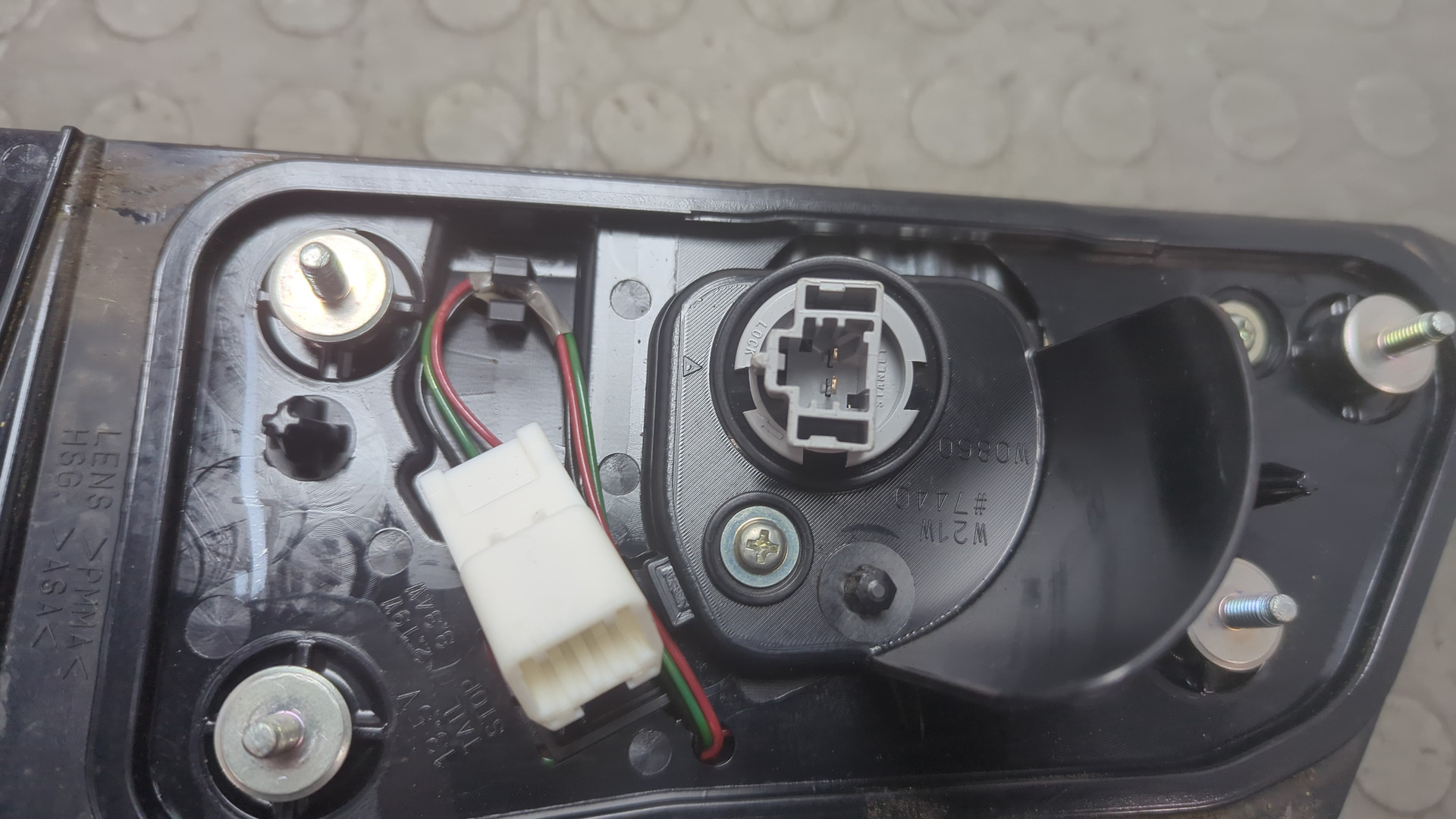 Фонарь задний внутренний левый