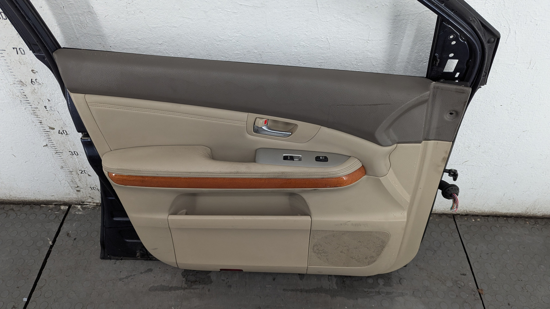 Дверь передняя левая