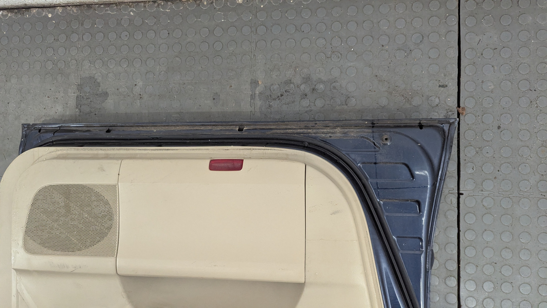 Дверь передняя левая