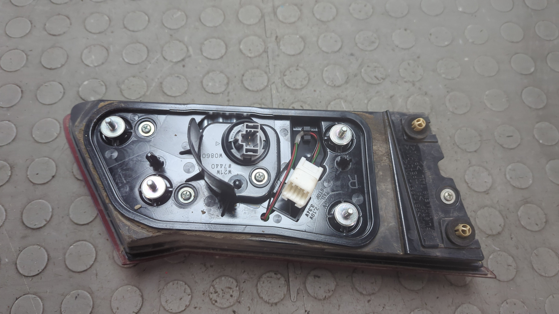 Фонарь задний внутренний правый