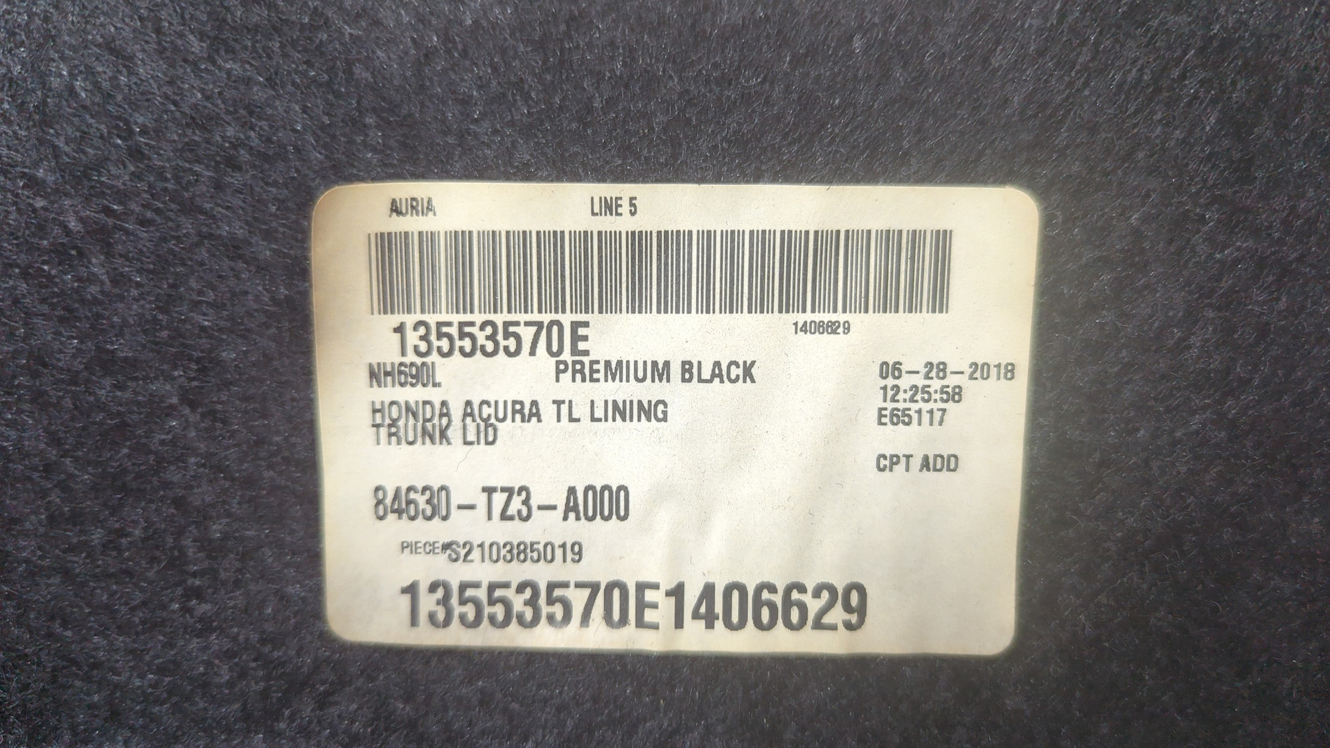 Обшивка двери багажника