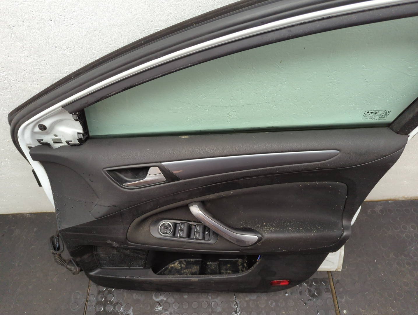 Дверь передняя правая