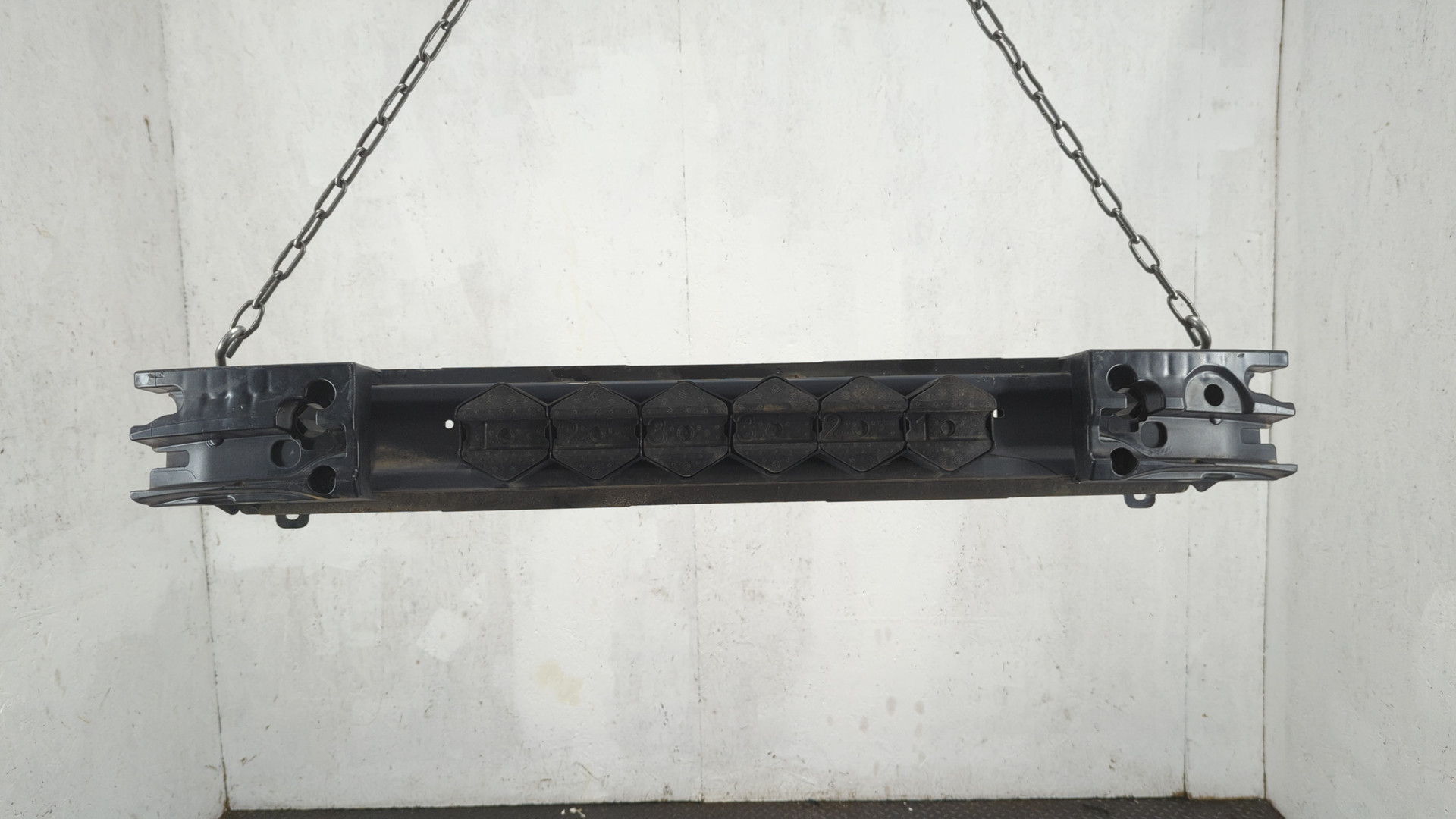 Усилитель заднего бампера