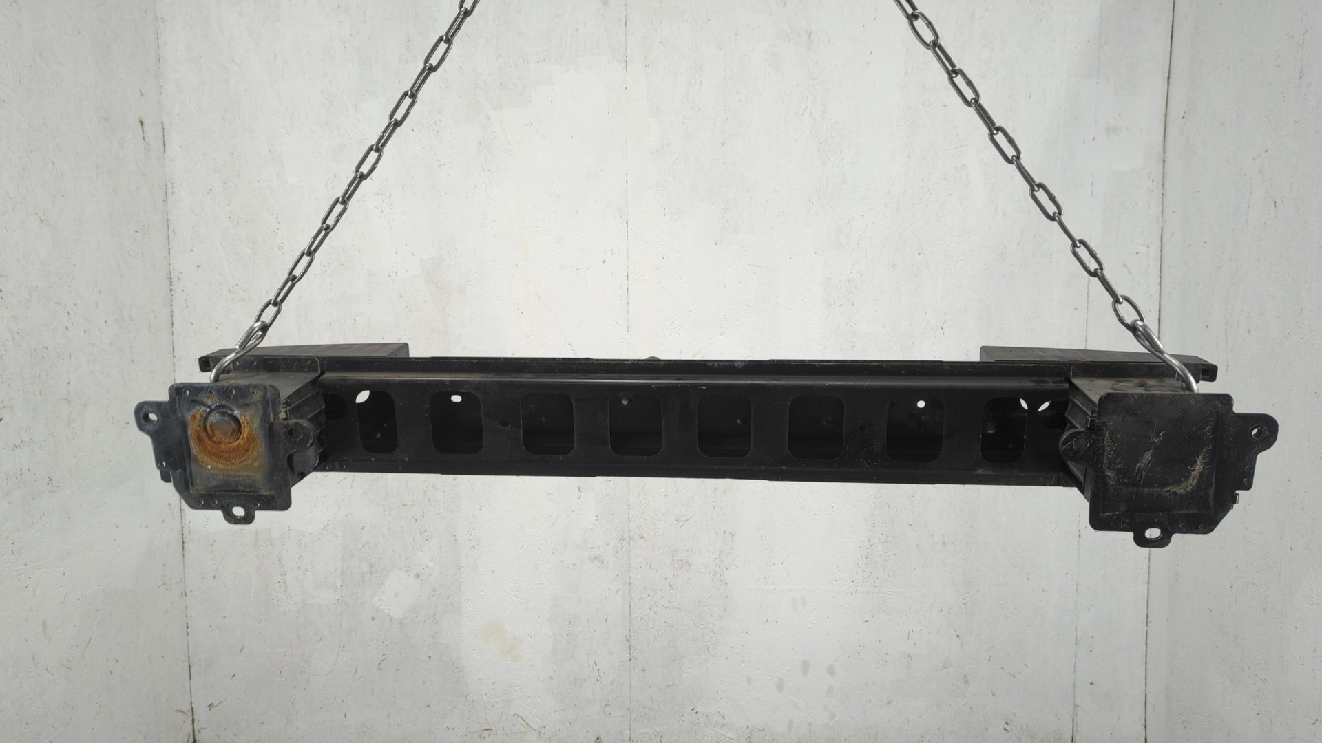 Усилитель заднего бампера