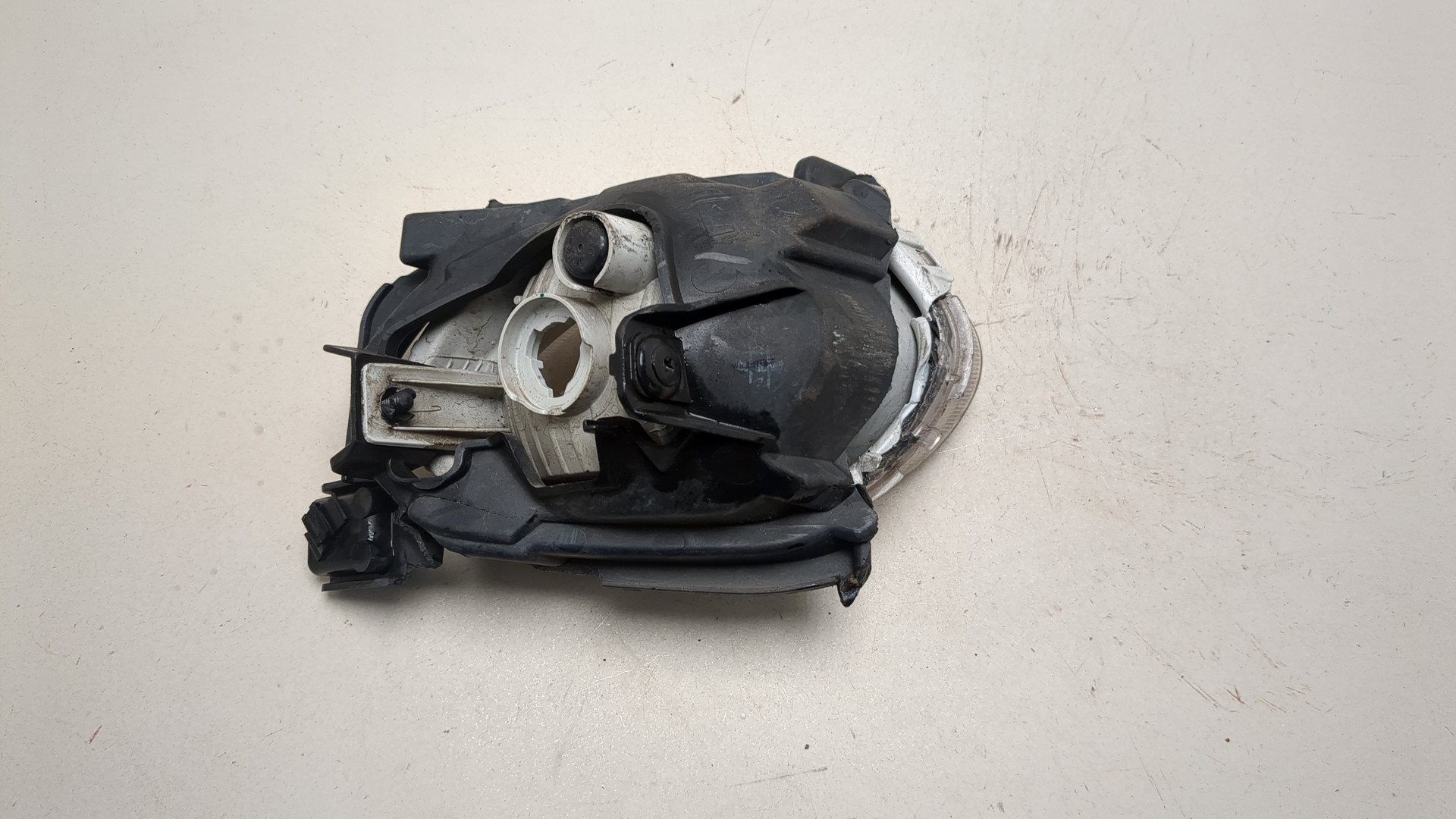 Фара противотуманная левая