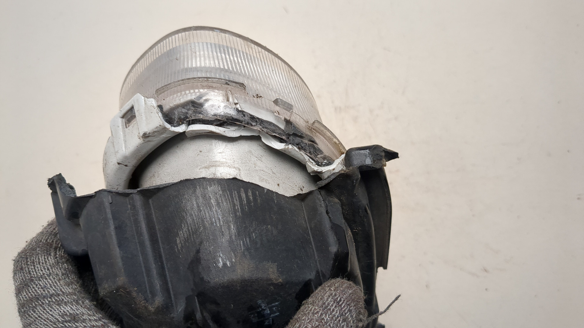 Фара противотуманная левая